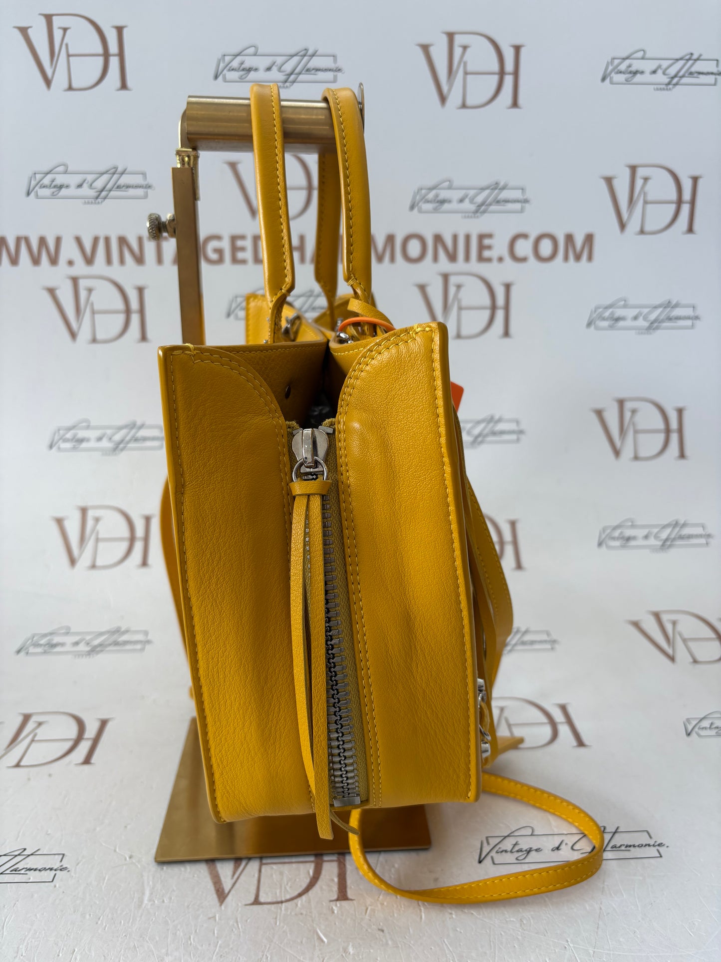 018605 - Balenciaga Yellow Papier