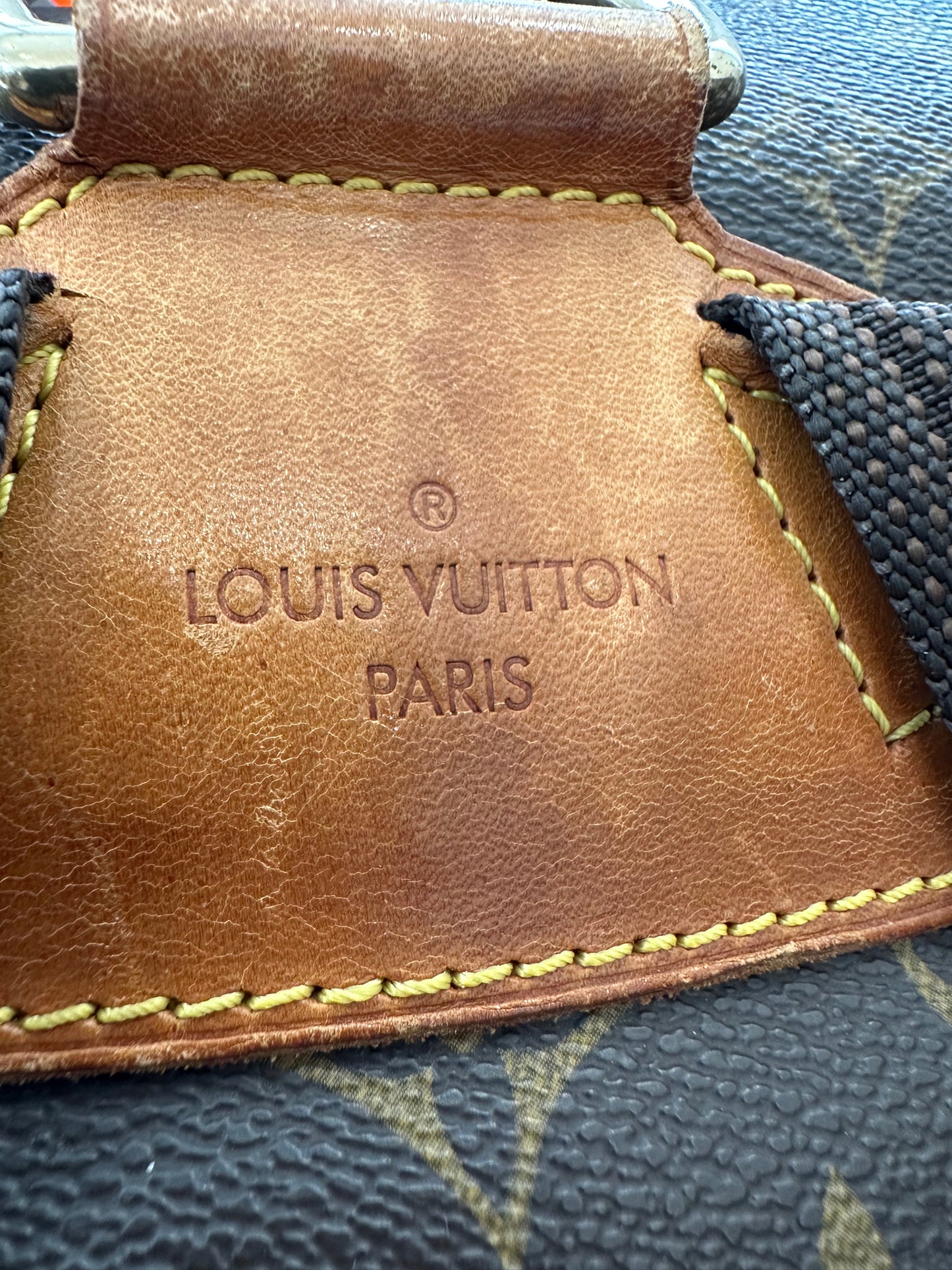 017911 - Louis Vuitton Montsouris GM