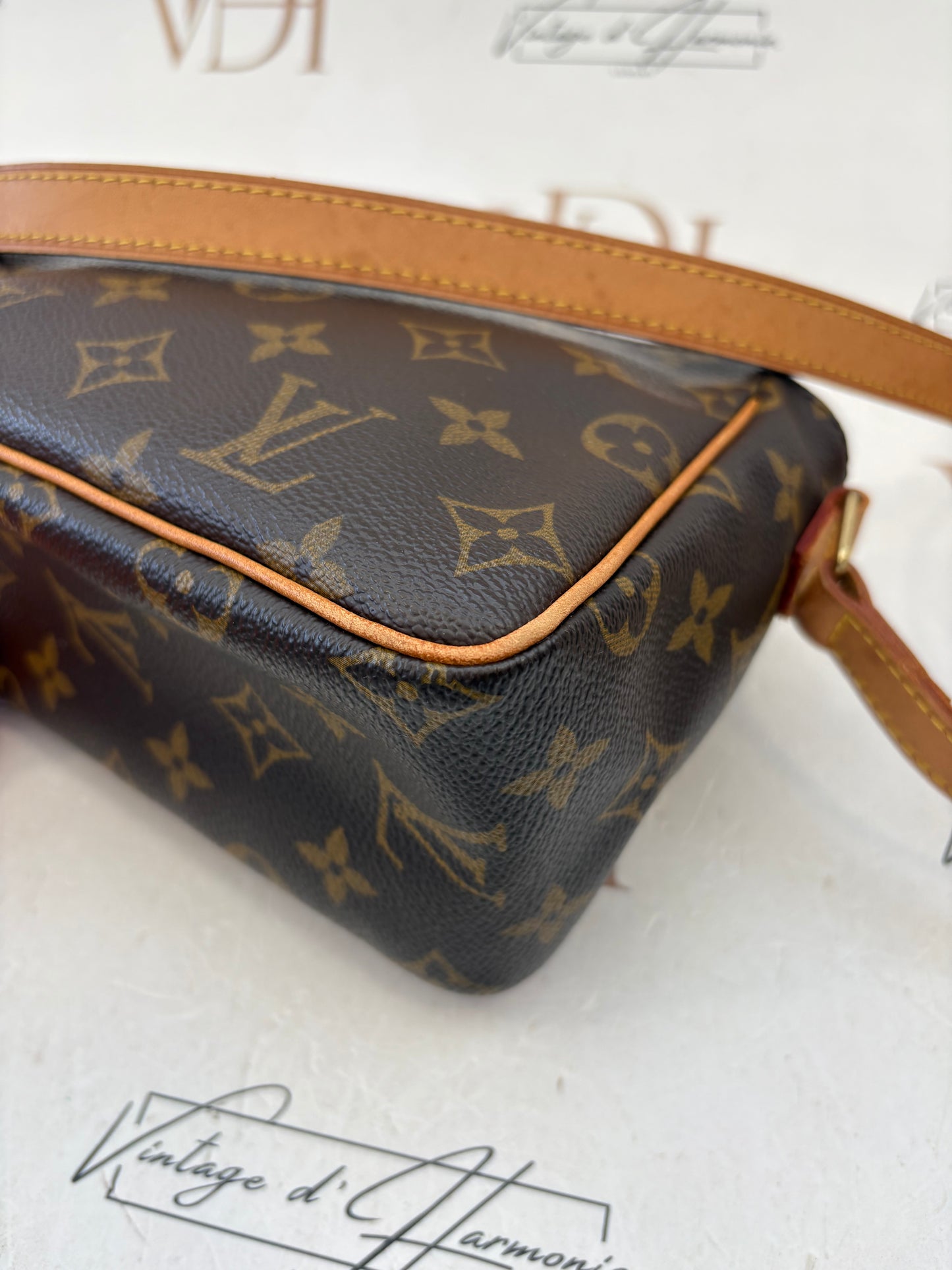 018872 - Louis Vuitton Viva Cite PM