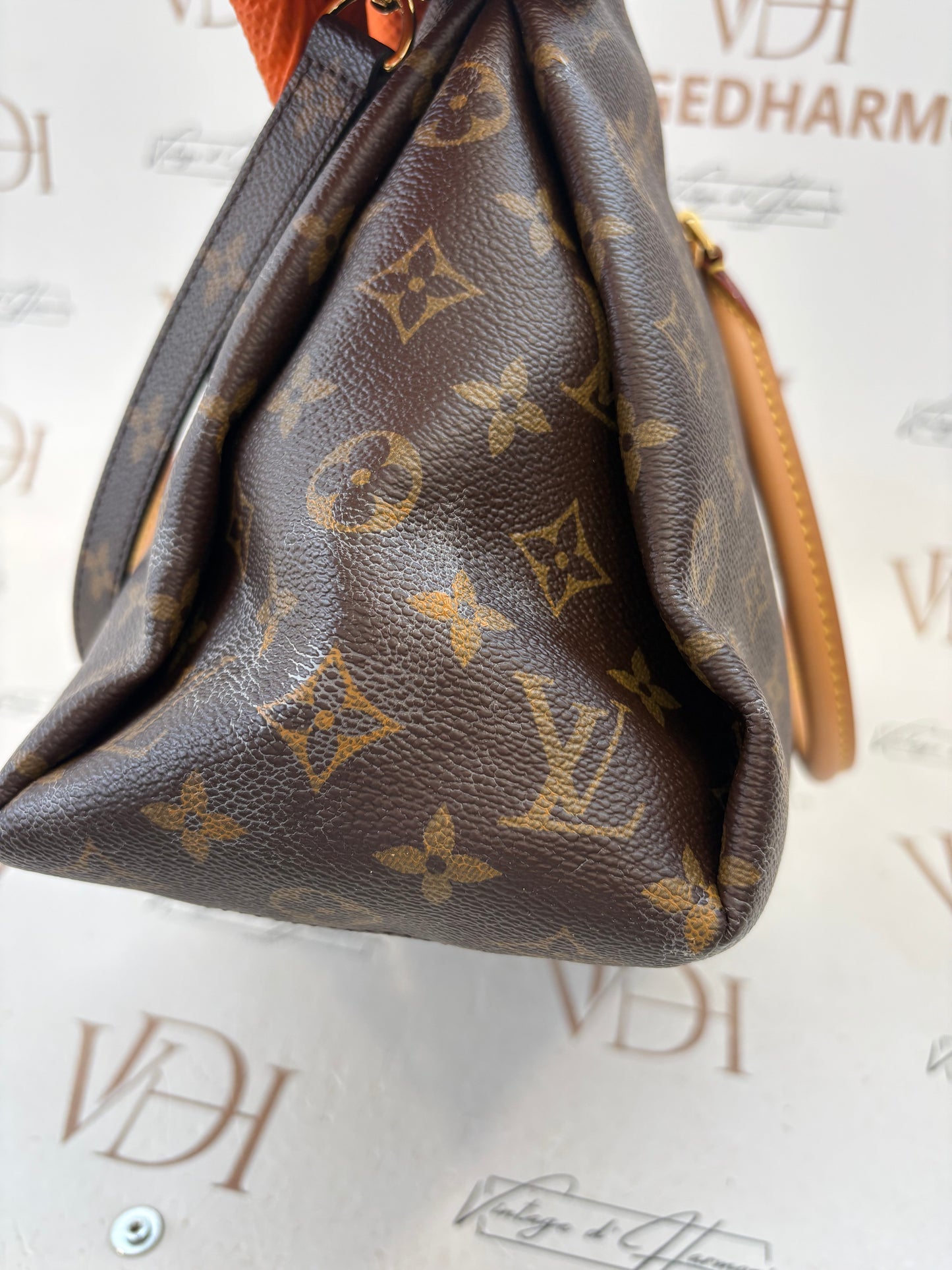 201112 - Louis Vuitton Pallas