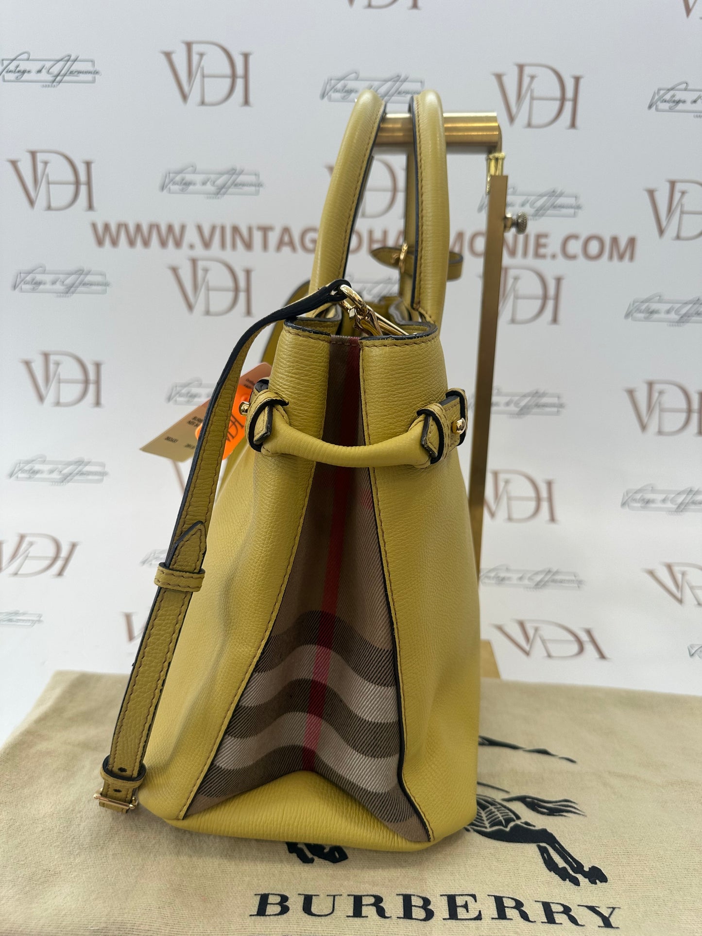 382633 - Burberry The Banner