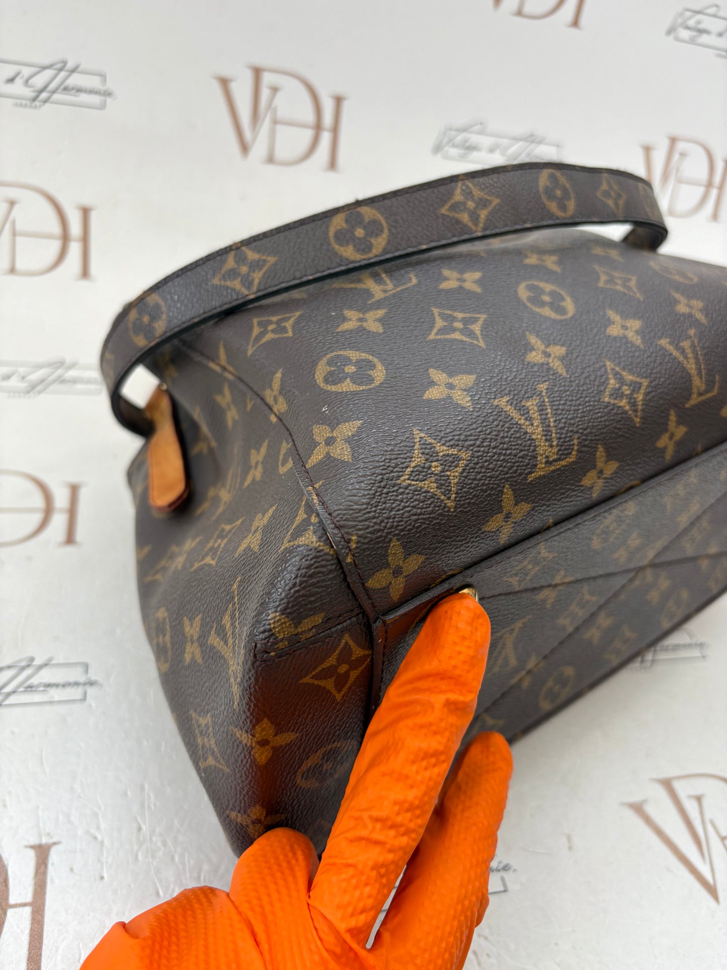 201102 - Louis Vuitton Montaigne