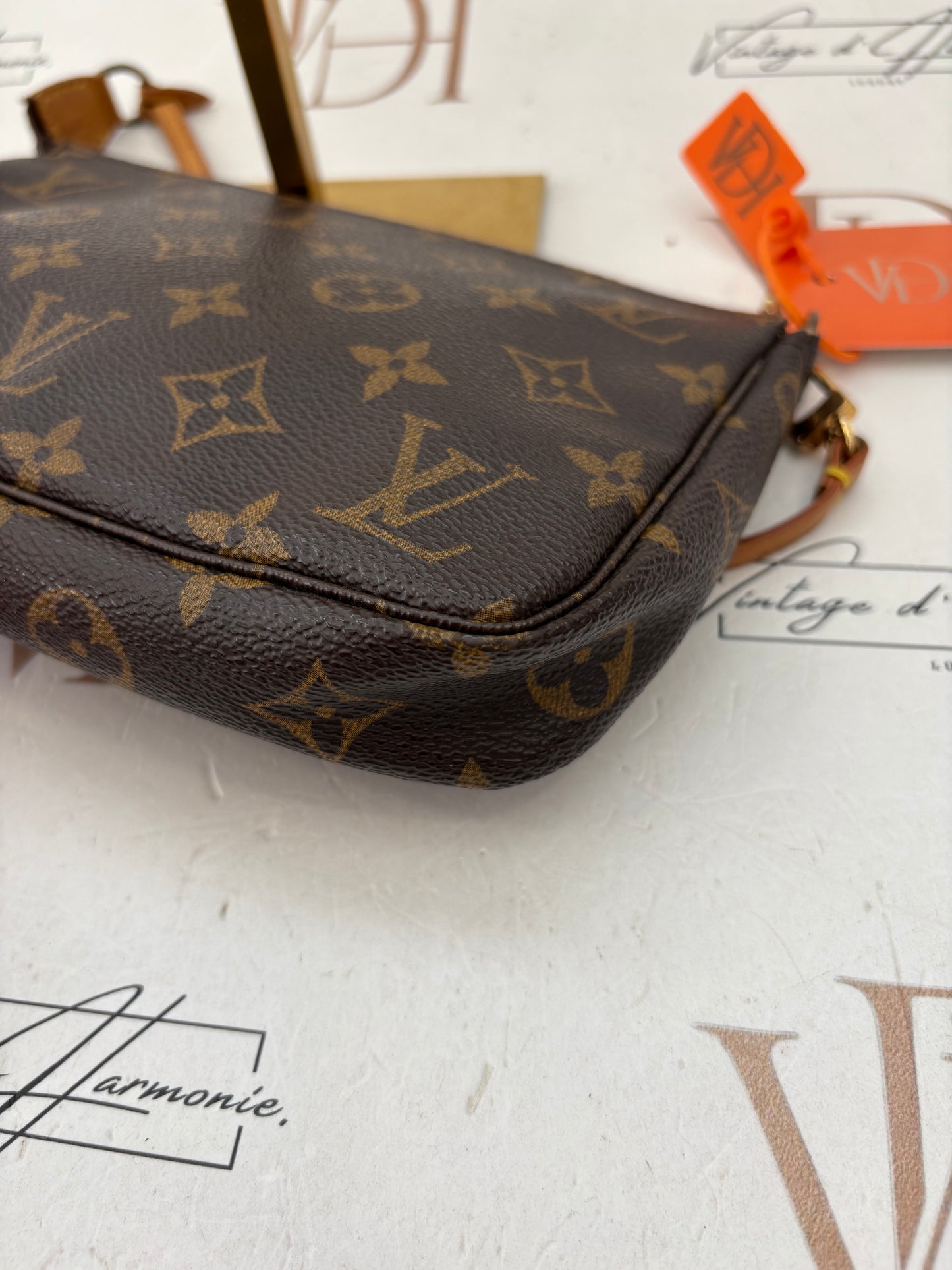 018965 - Louis Vuitton Pochette Accessoires