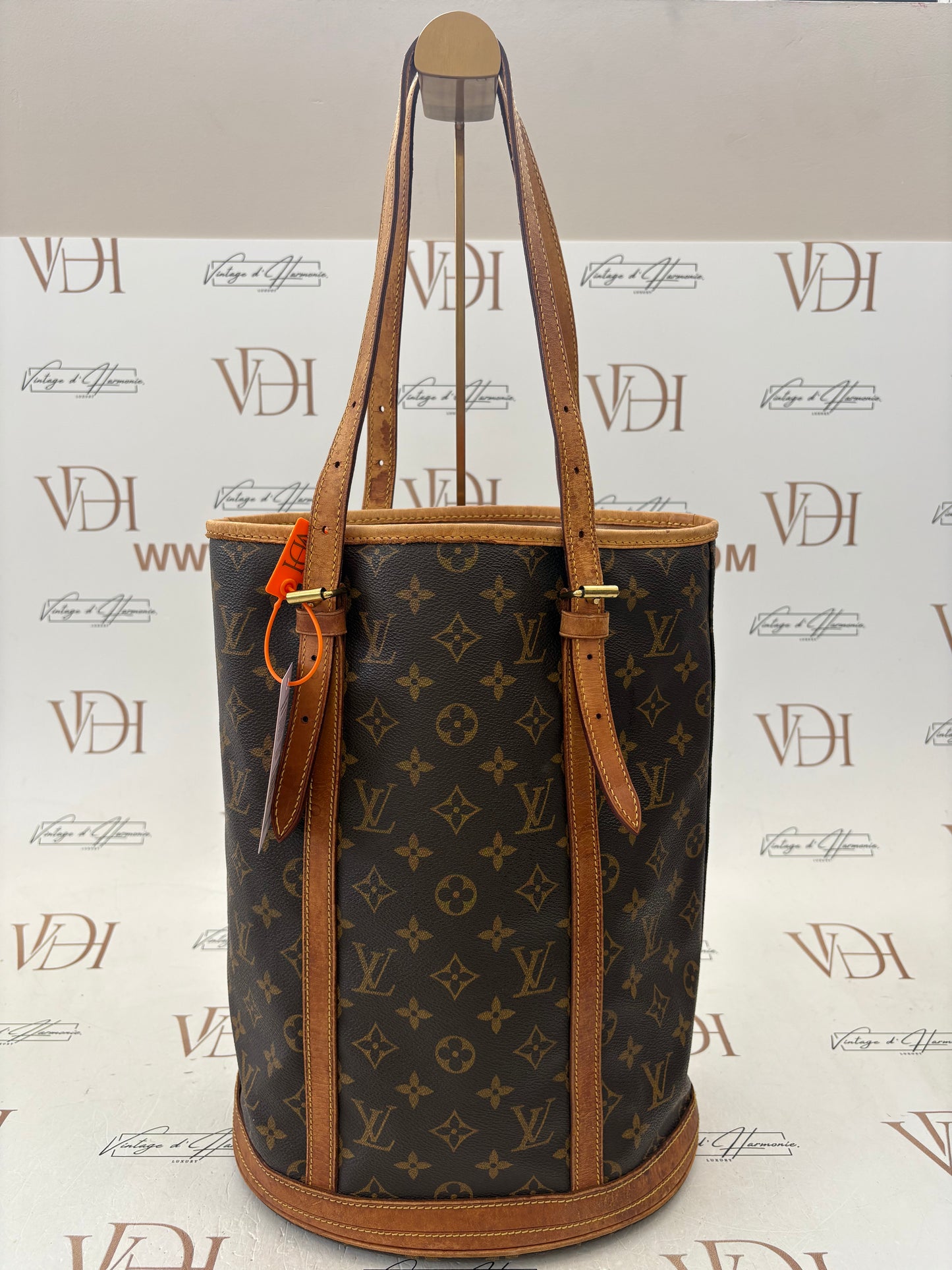 018539 - Louis Vuitton Bucket GM