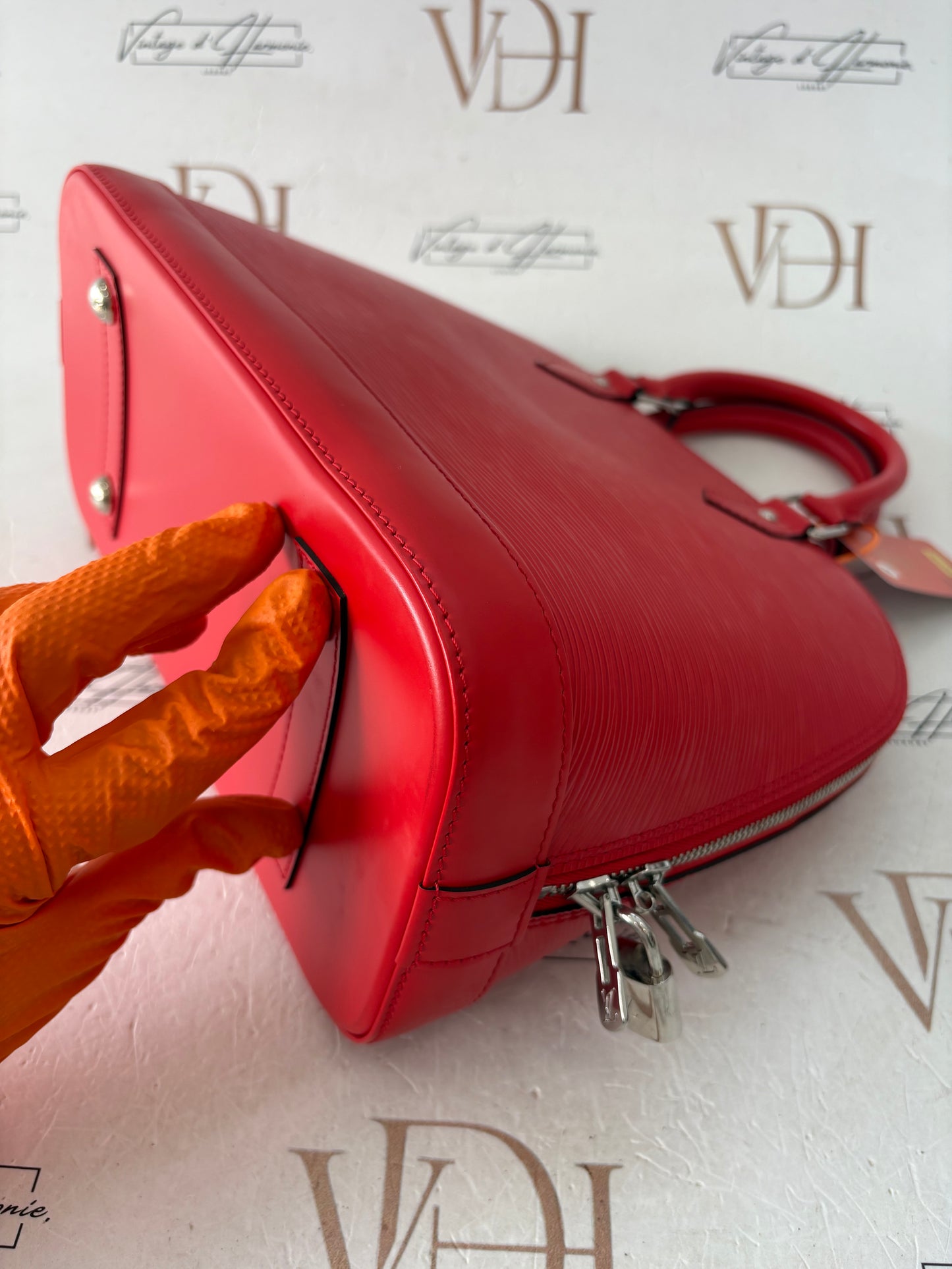 201173 - Louis Vuitton Alma Red Epi