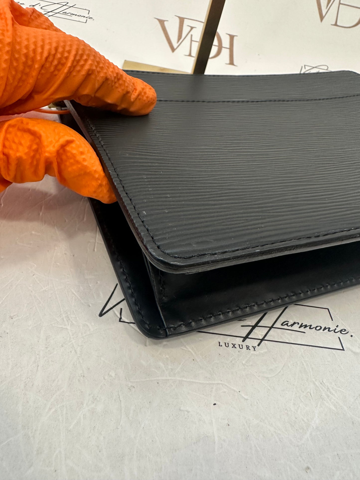017888 - Louis Vuitton Black Epi Pochette Clutch