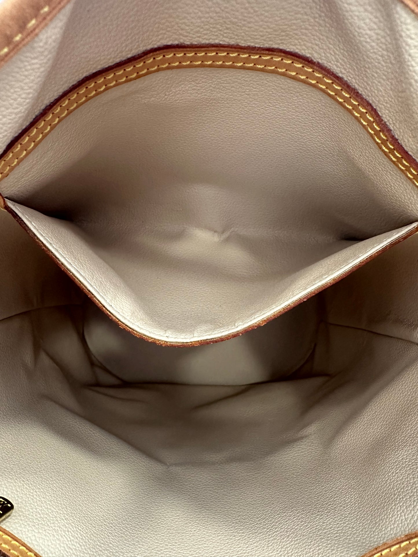 017860 - Louis Vuitton Bucket GM