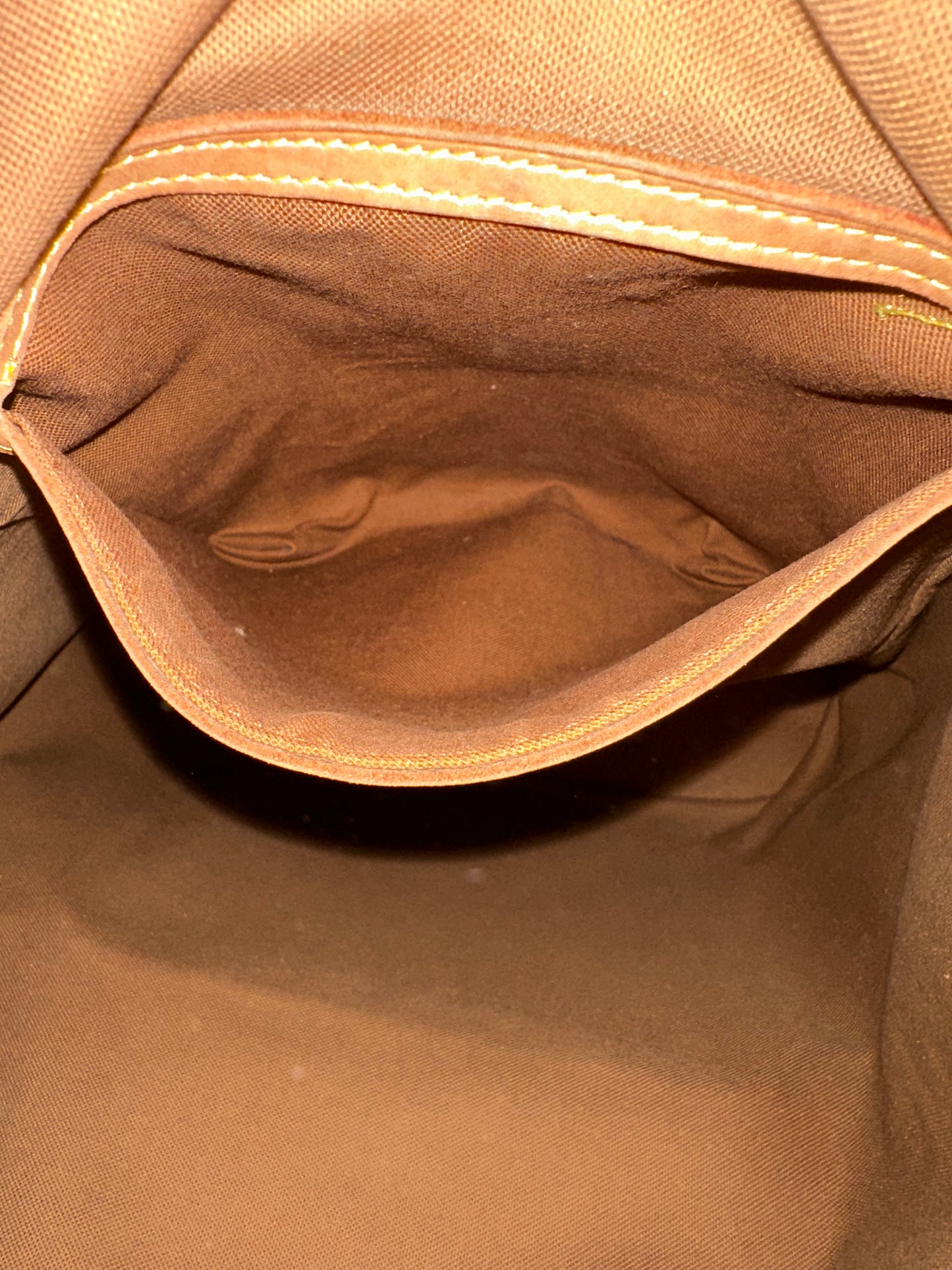017793 - Louis Vuitton Montsouris GM