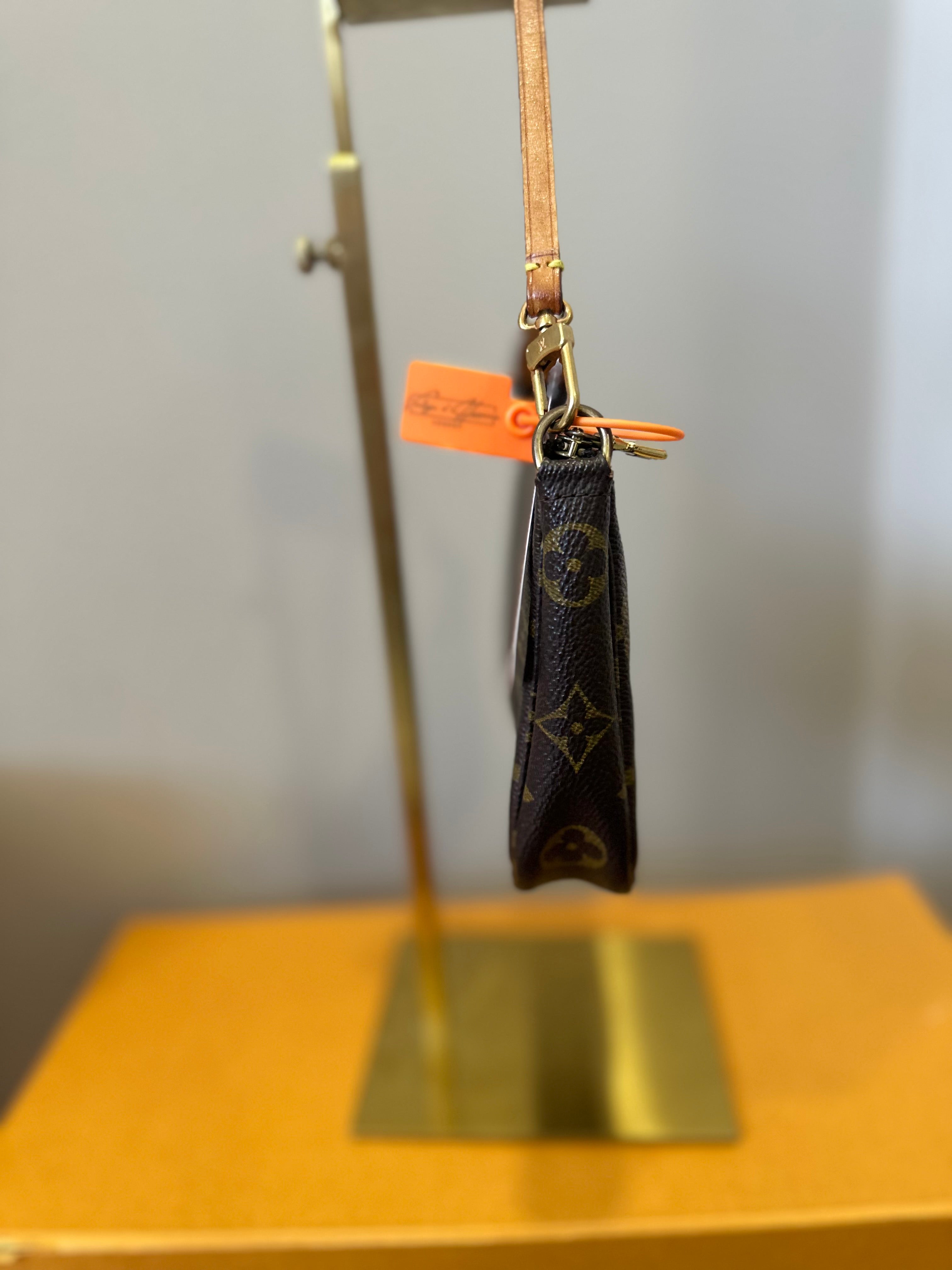 Louis Vuitton Pochette