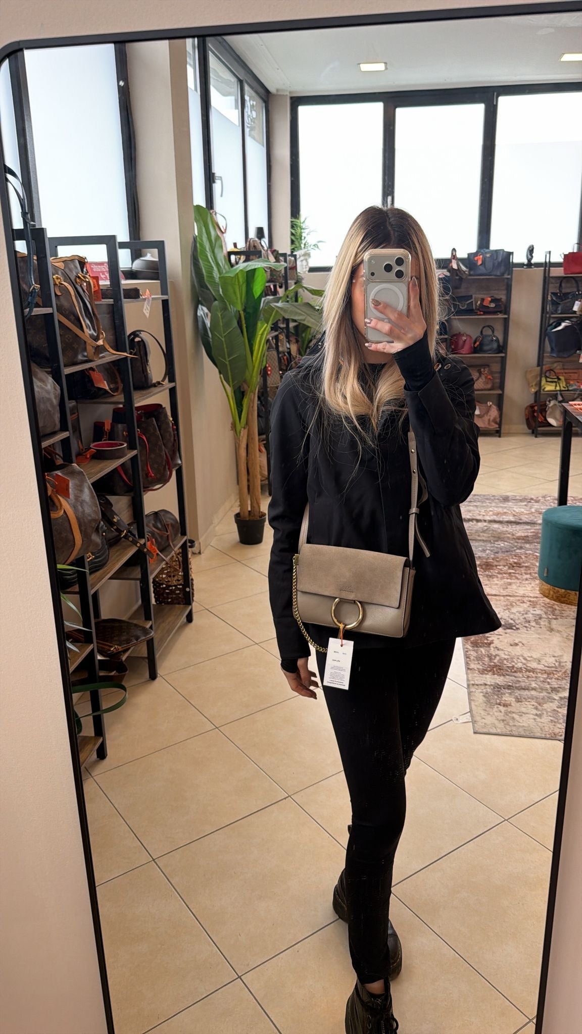 382341 - Chloè Faye