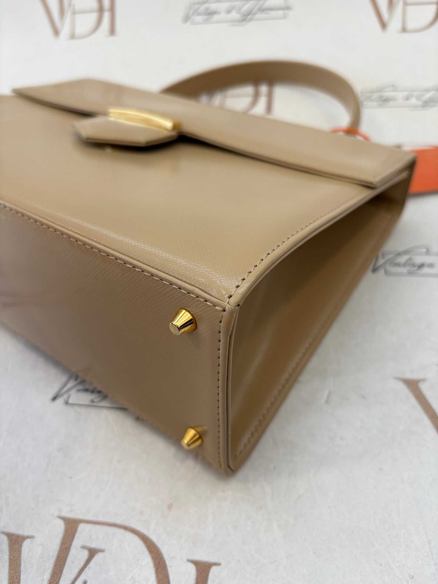 019005 - Saint Laurent Beige