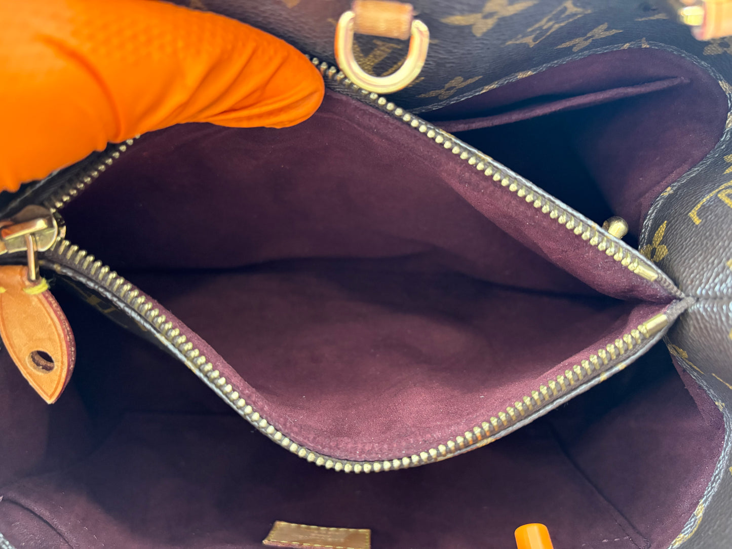 201102 - Louis Vuitton Montaigne