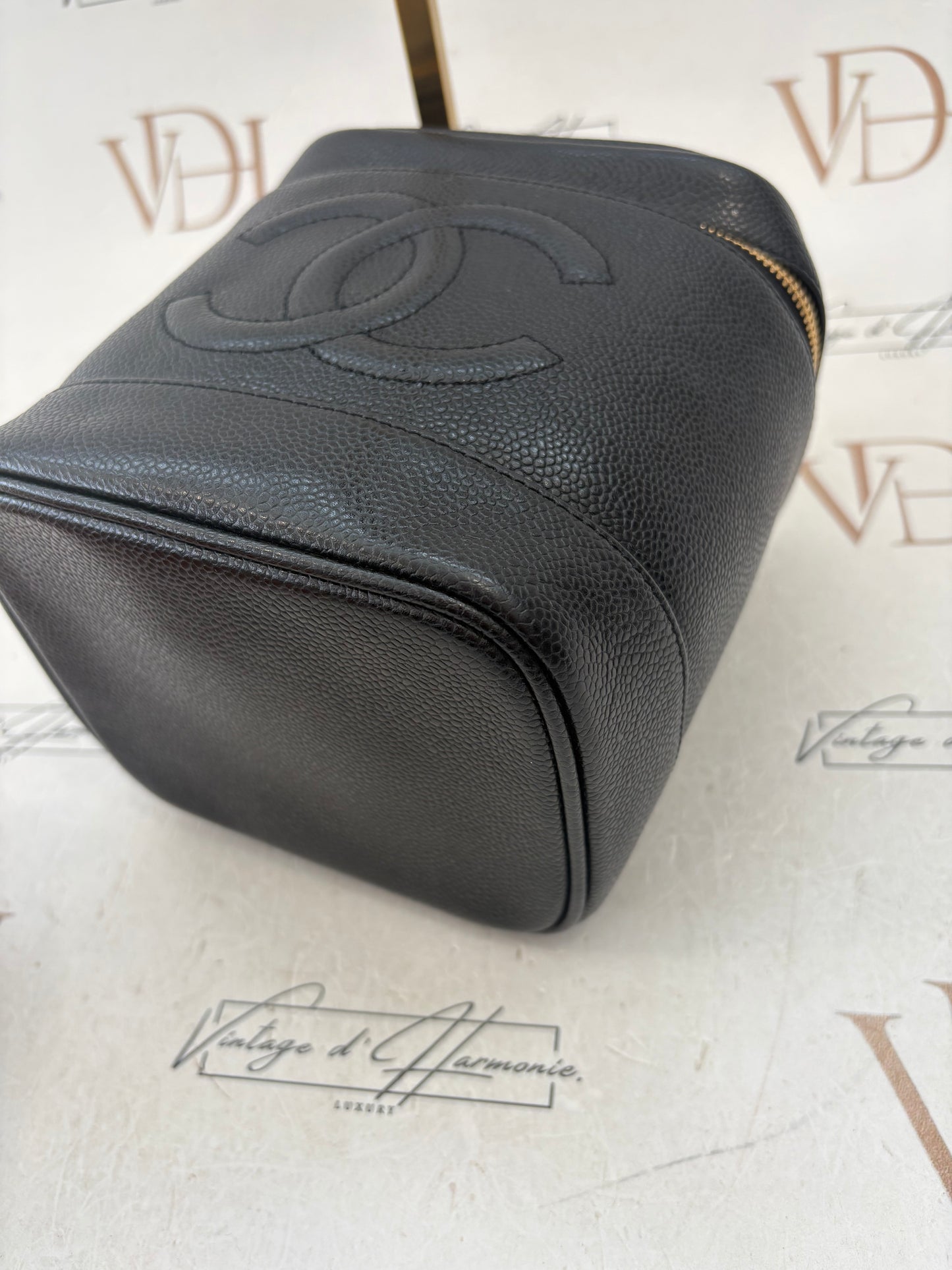018034 - Chanel Black Calfskin Vanity