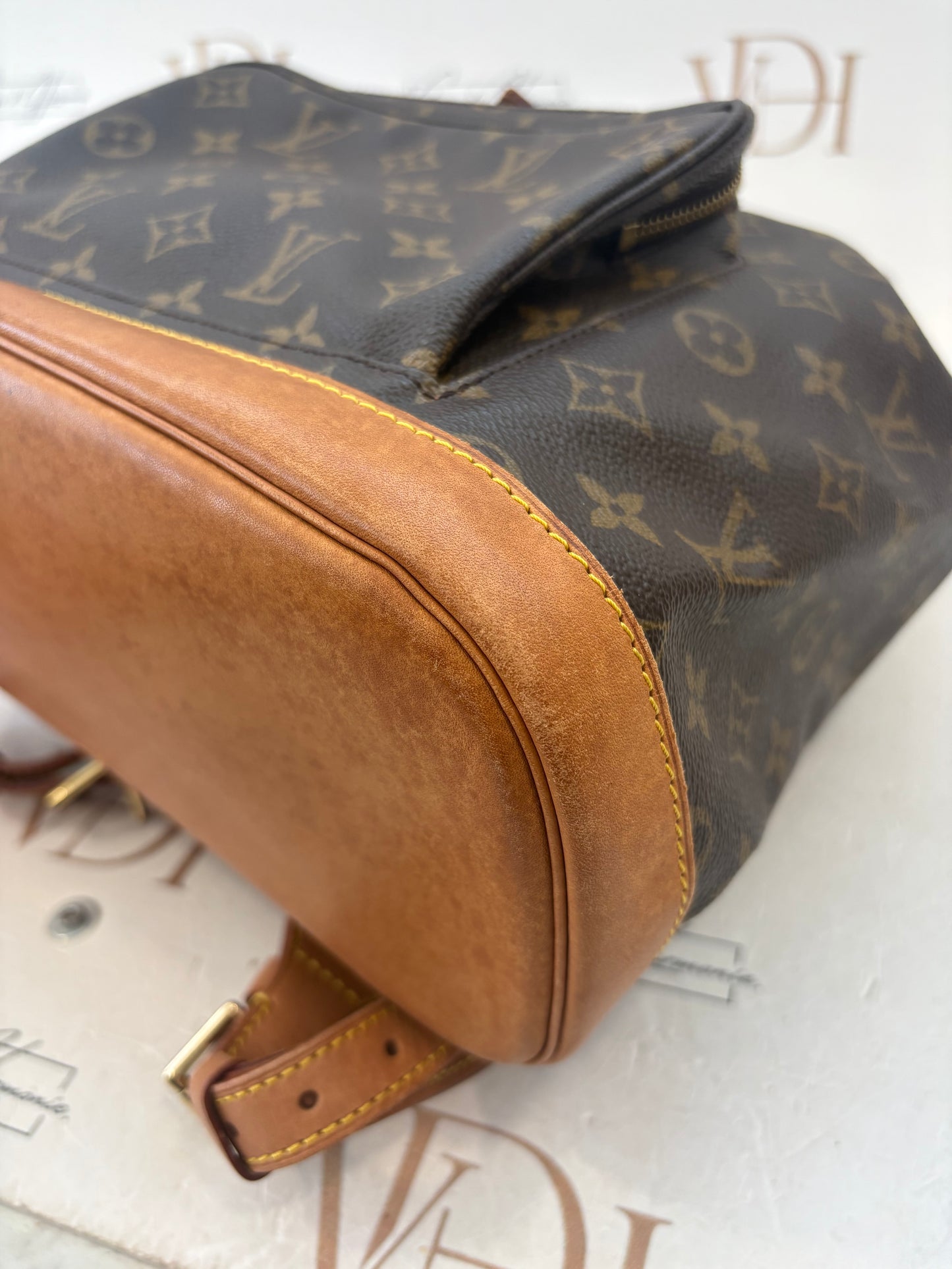 018911 - Louis Vuitton Montsouris GM