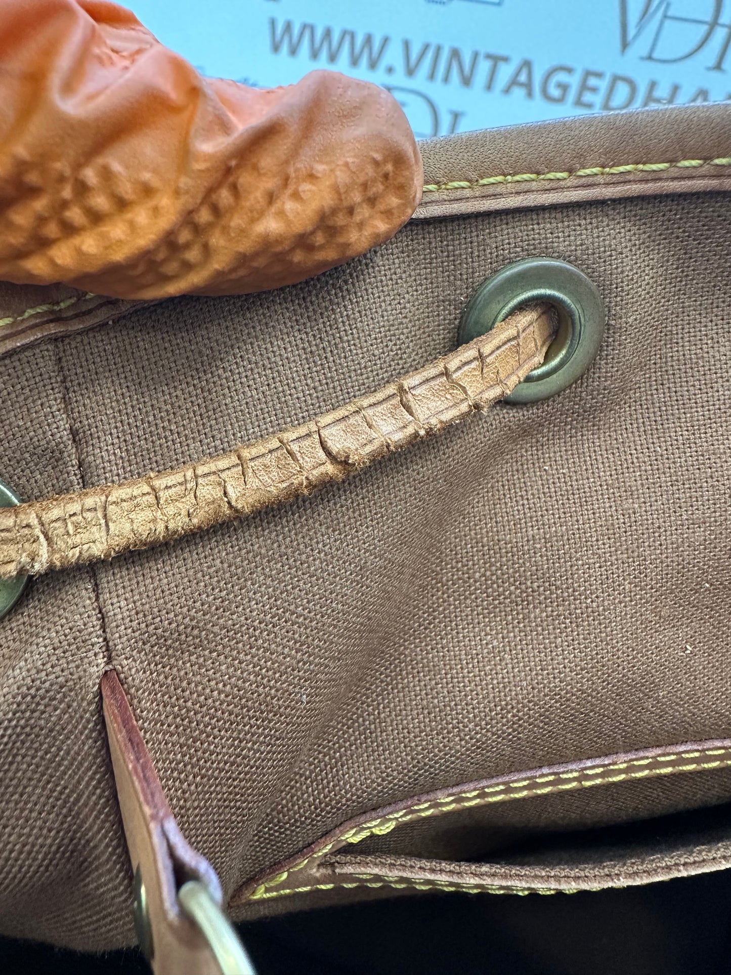017912 - Louis Vuitton Montsouris MM