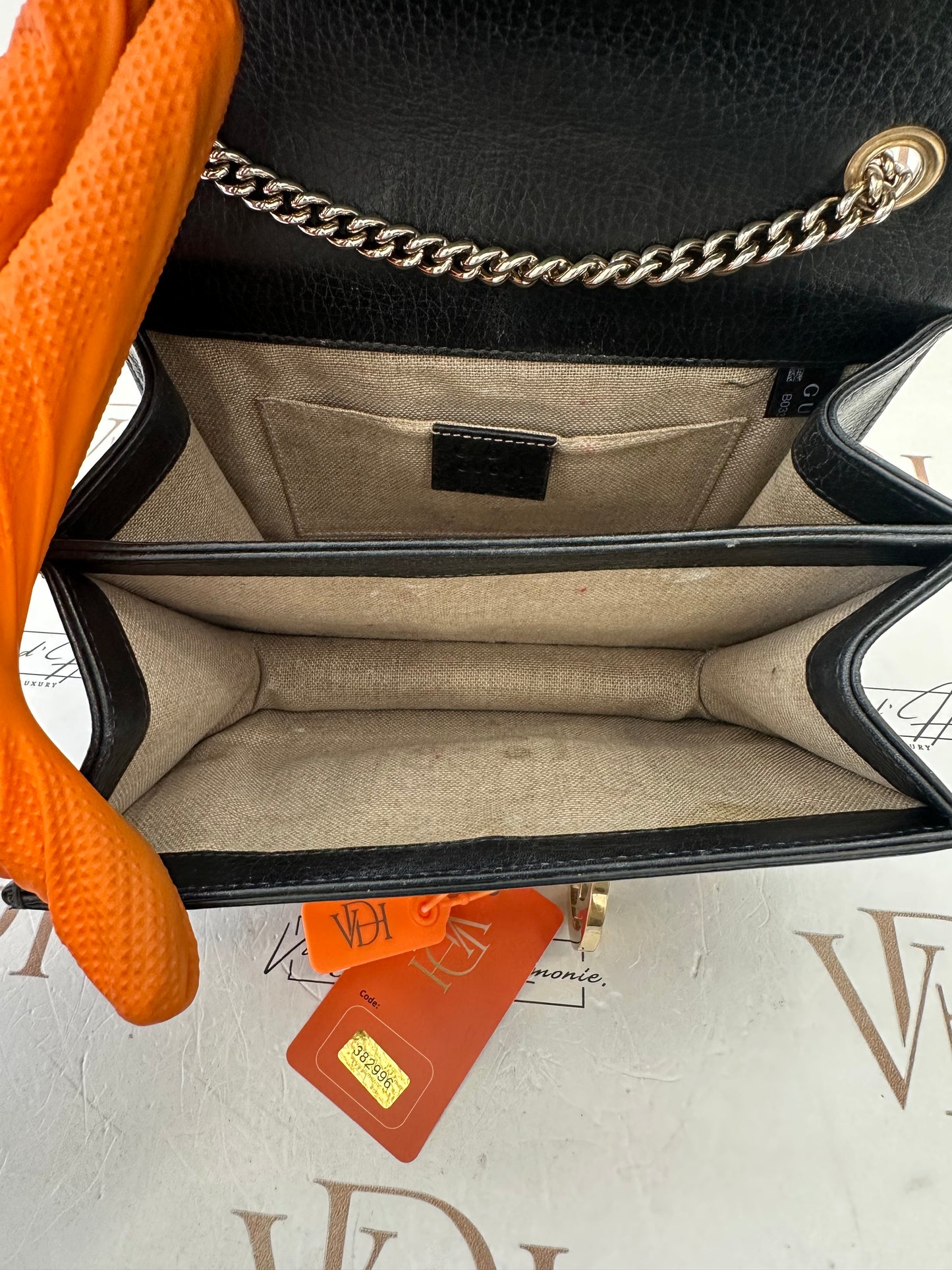382996 - Gucci Interlocking