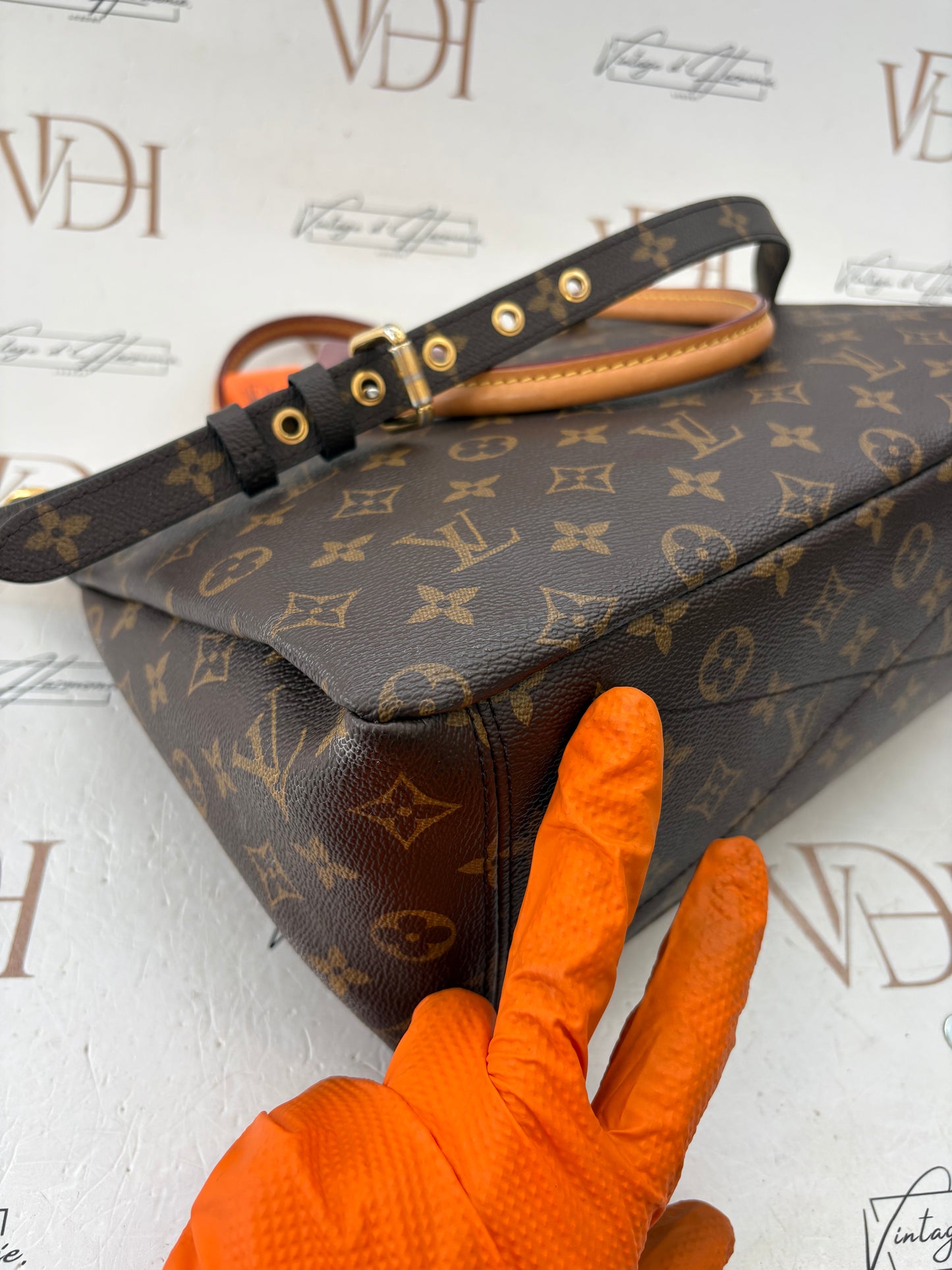 201184 - Louis Vuitton Pallas