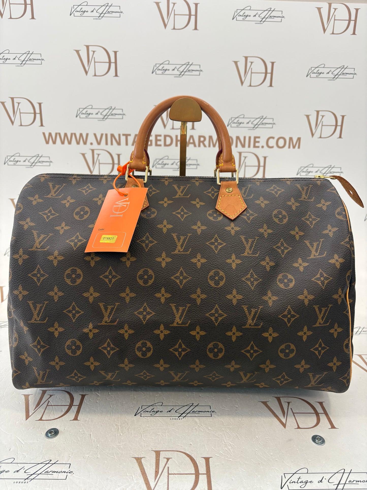 018820 - Louis Vuitton Speedy 40