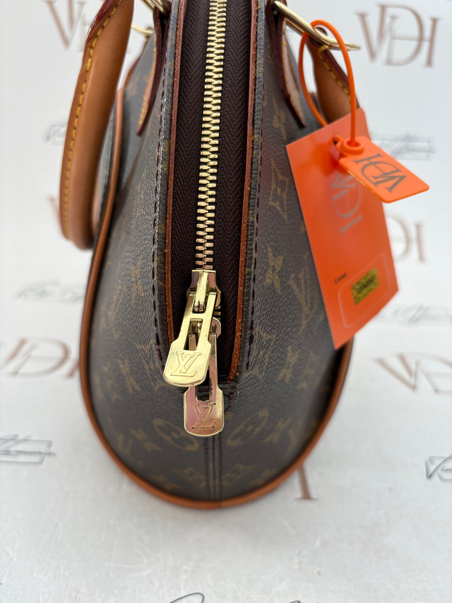 018890 - Louis Vuitton Ellipse PM
