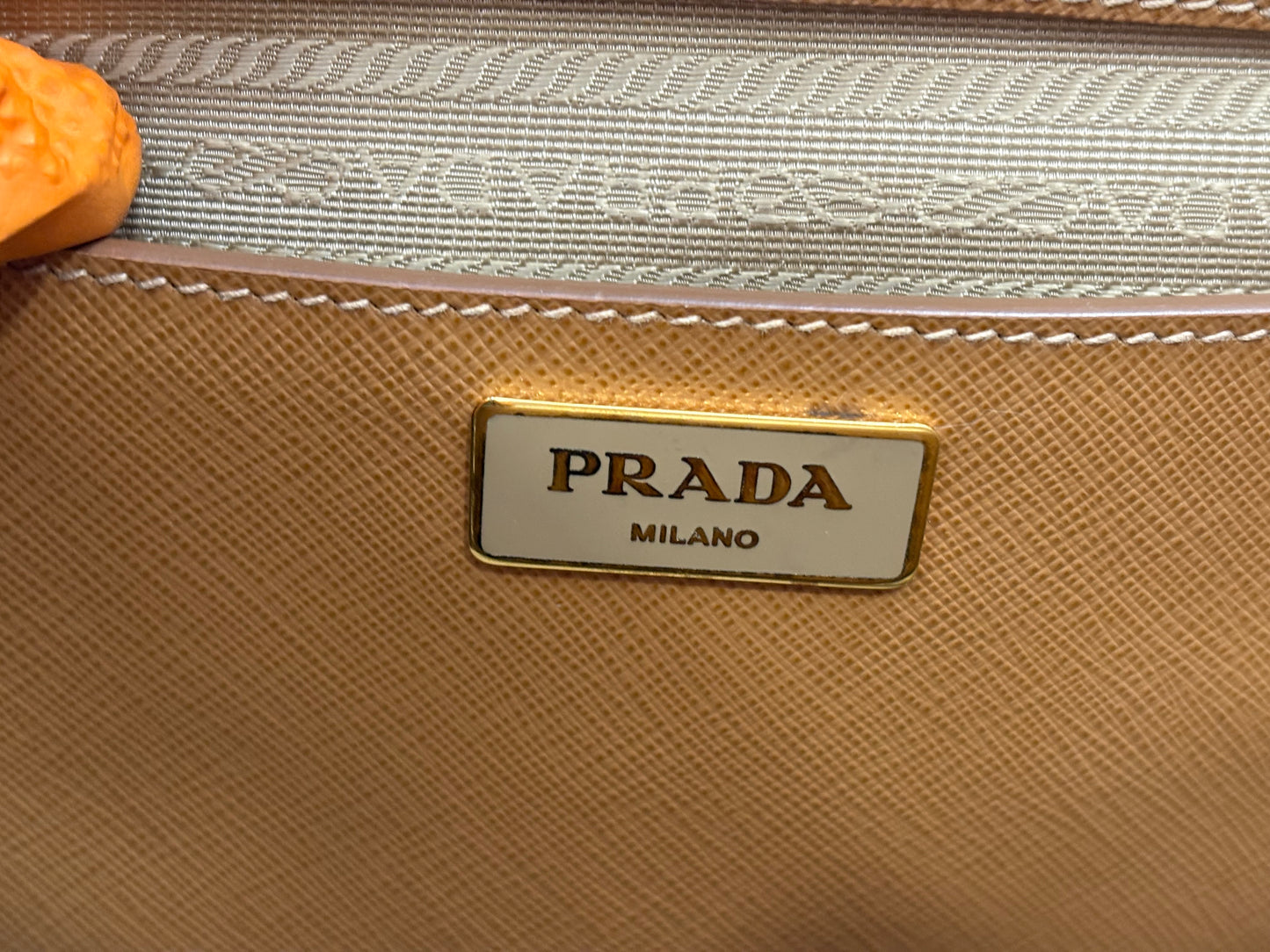 384302 - Prada Galleria