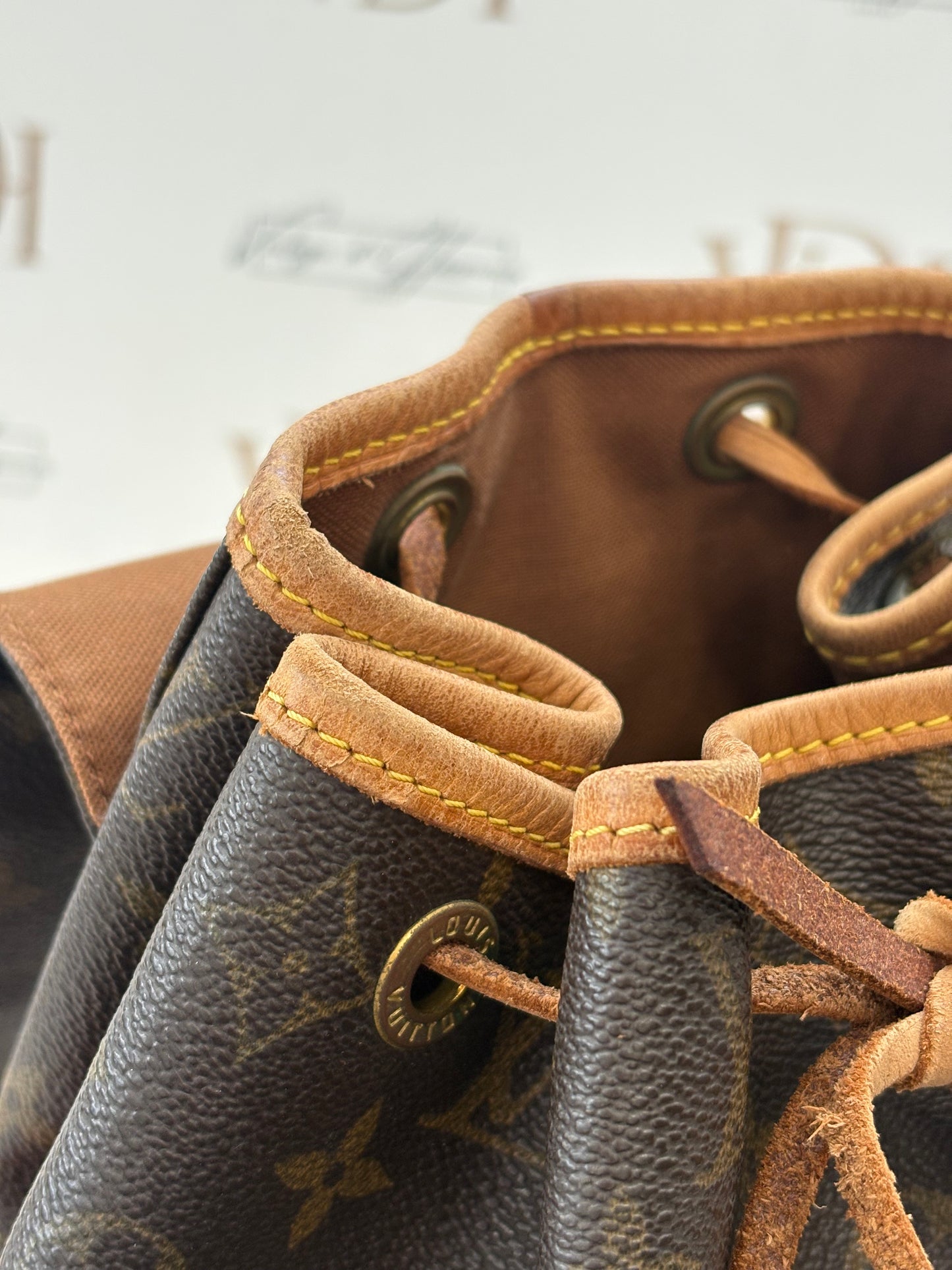 018879 - Louis Vuitton Montsouris MM