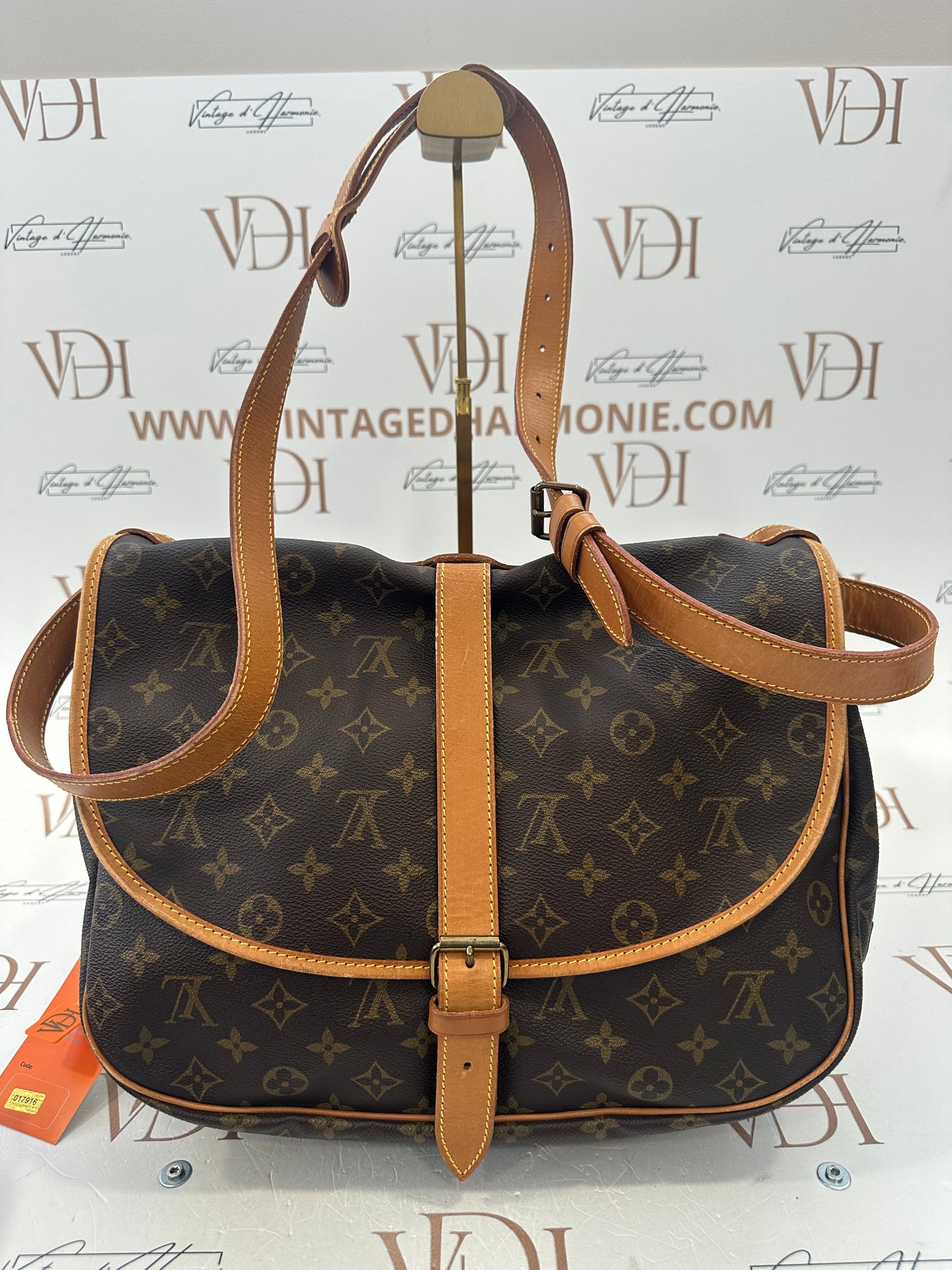 017916 - Louis Vuitton Saumur 35