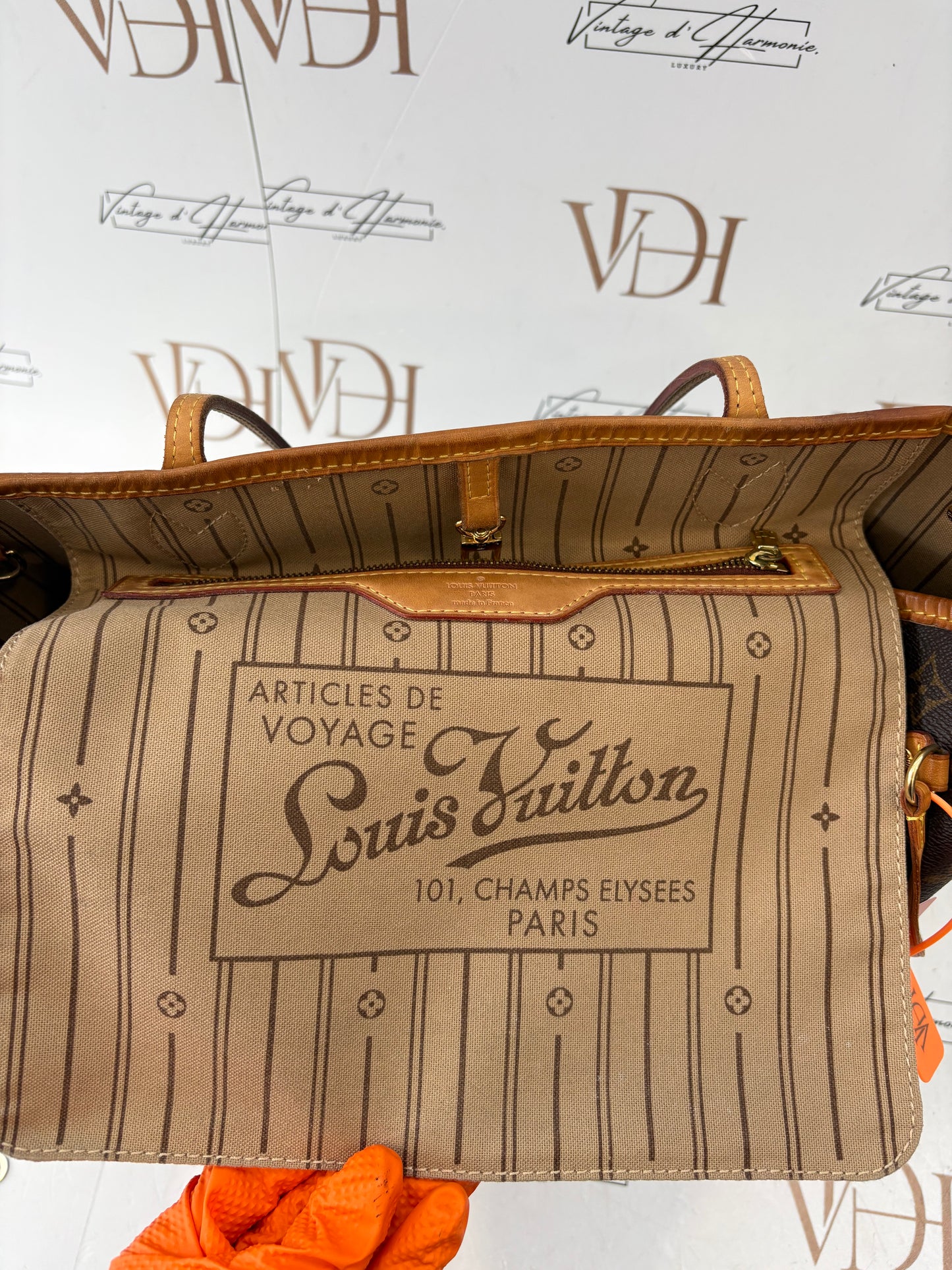 383924- Louis Vuitton Neverfull