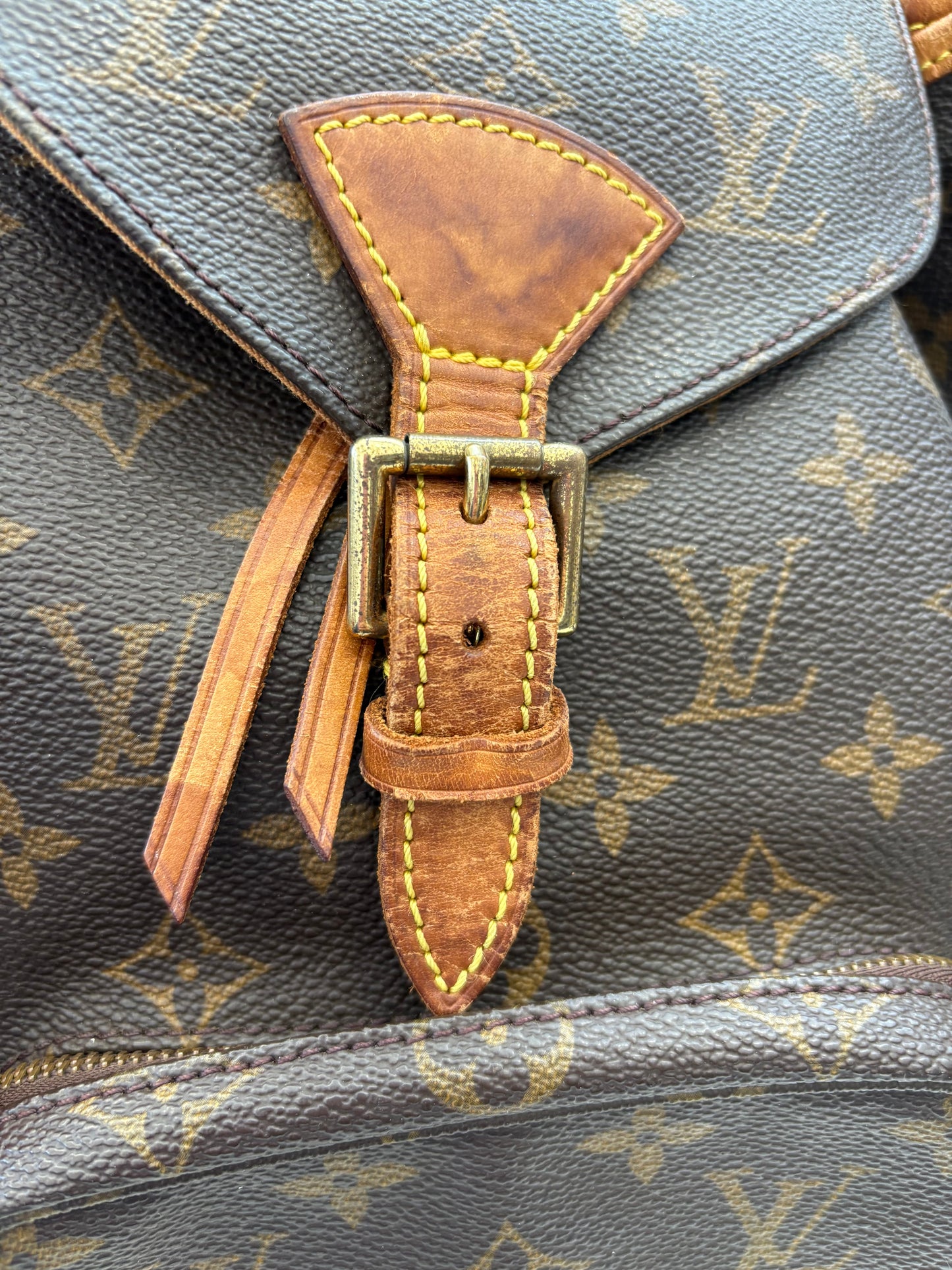 016951 - Louis Vuitton Montsouris MM