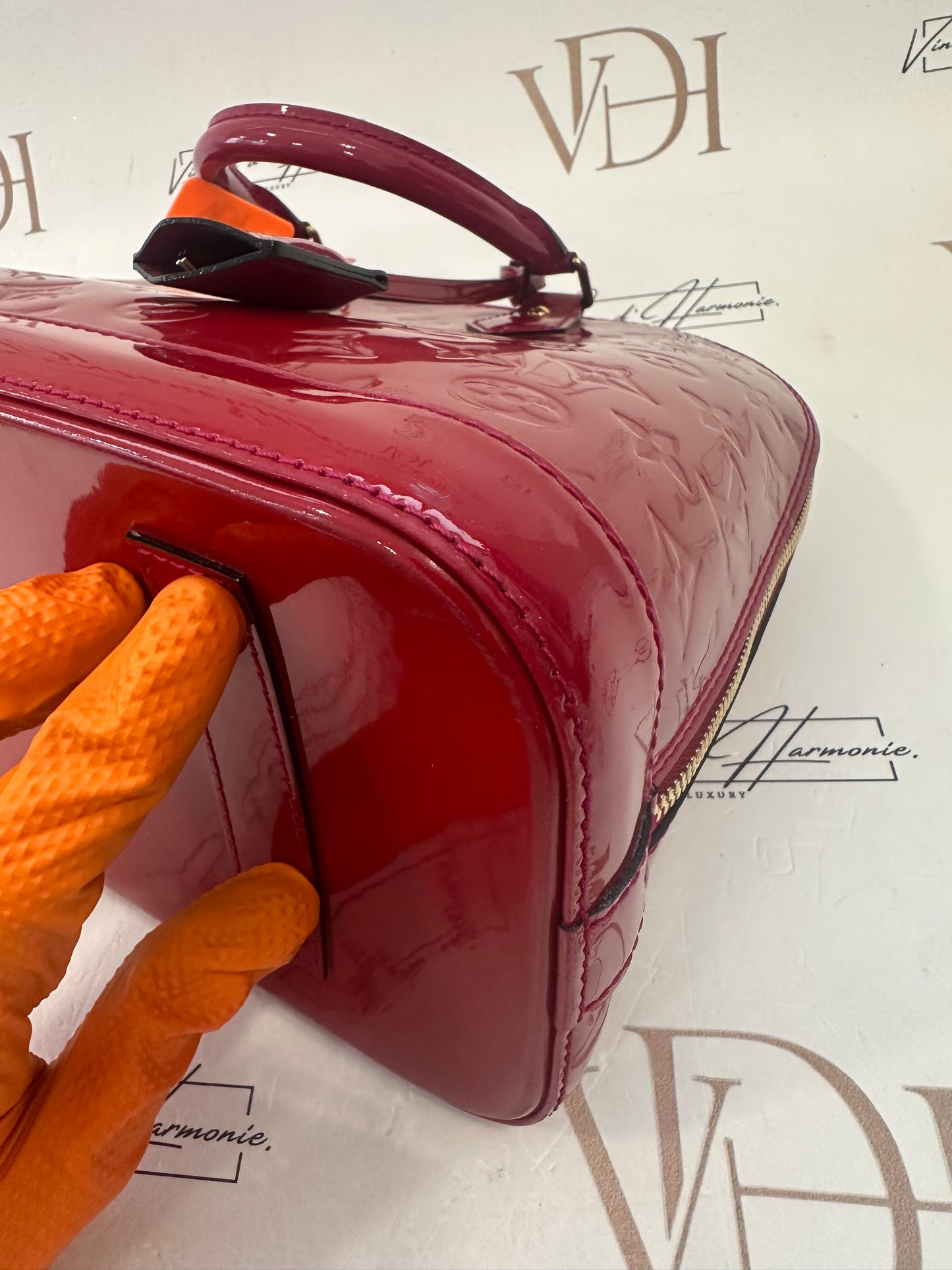 382863 - Louis Vuitton Alma Vernis Red