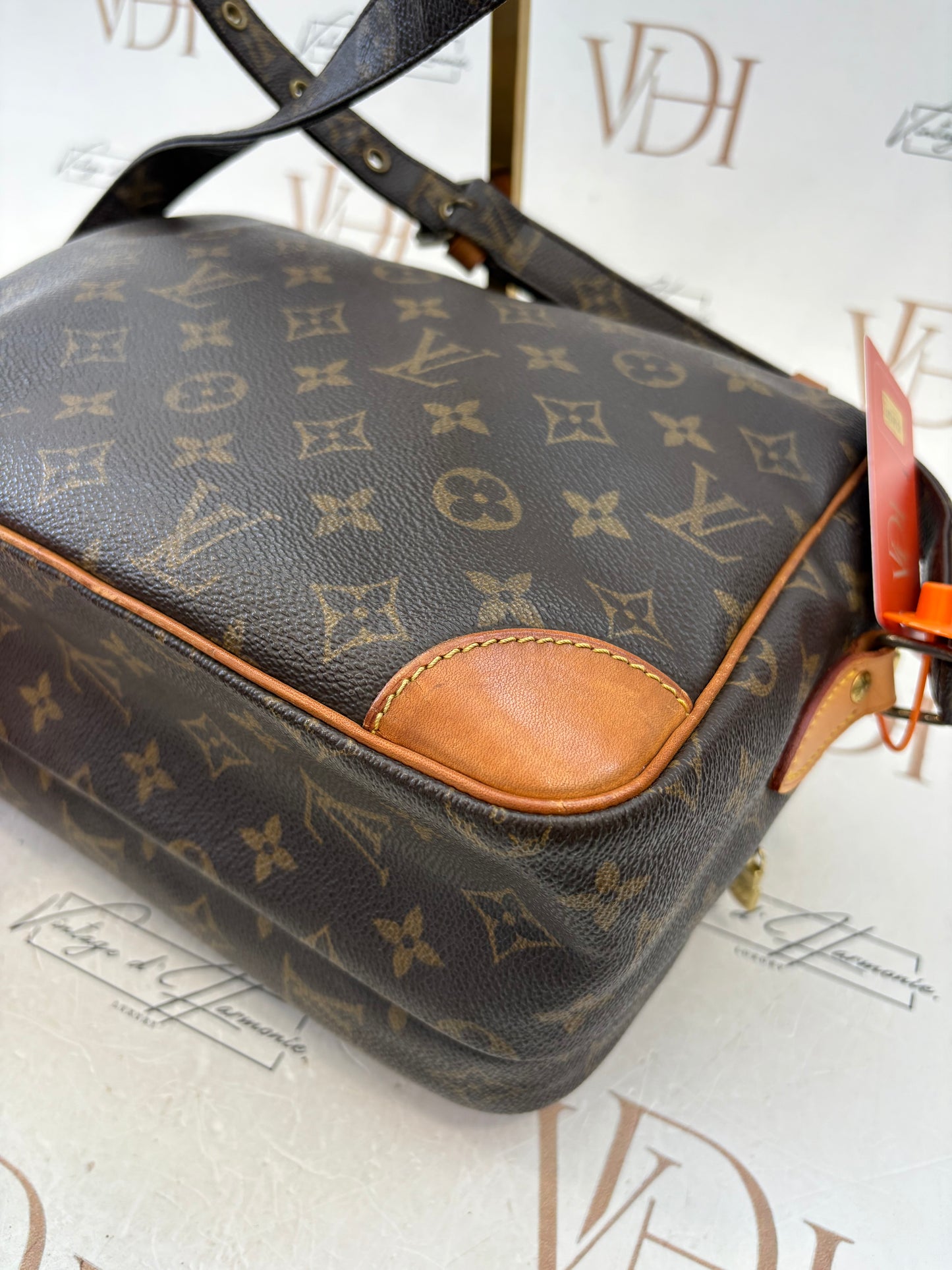 018197 - Louis Vuitton Nile