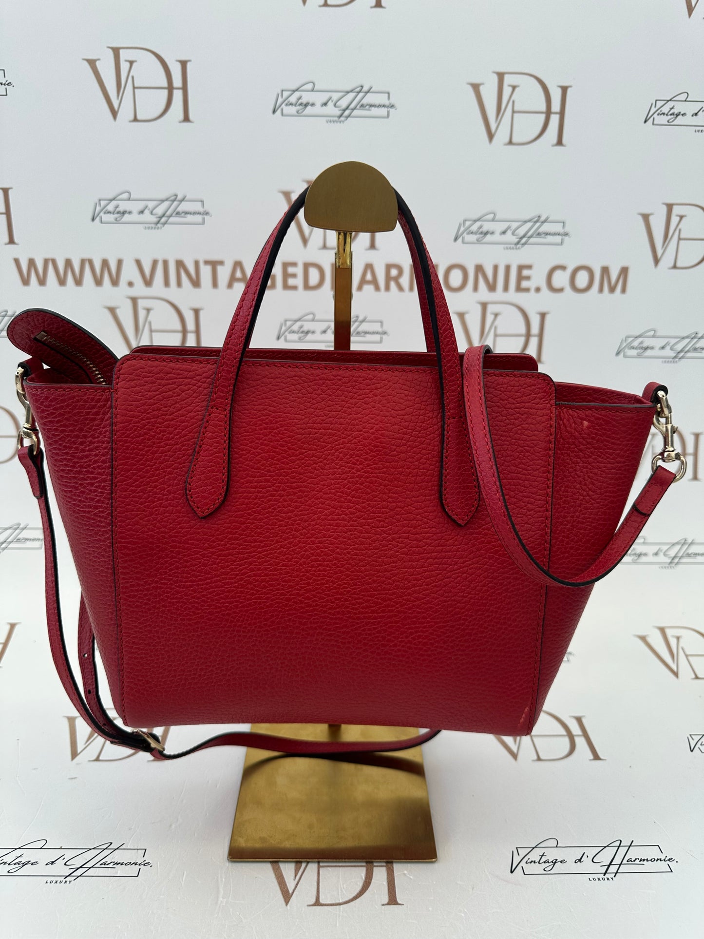 382541 - Gucci Swing