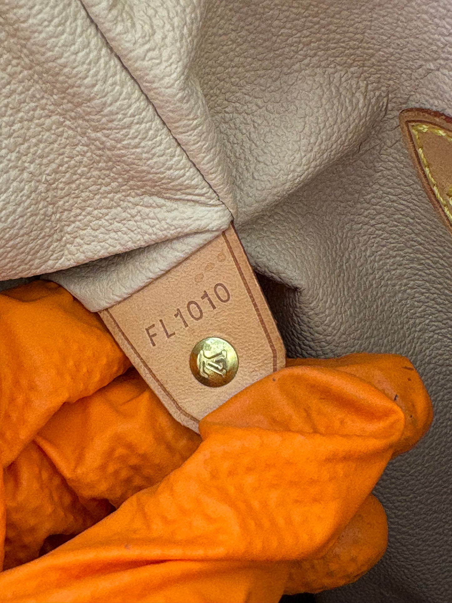018053 - Louis Vuitton Bucket