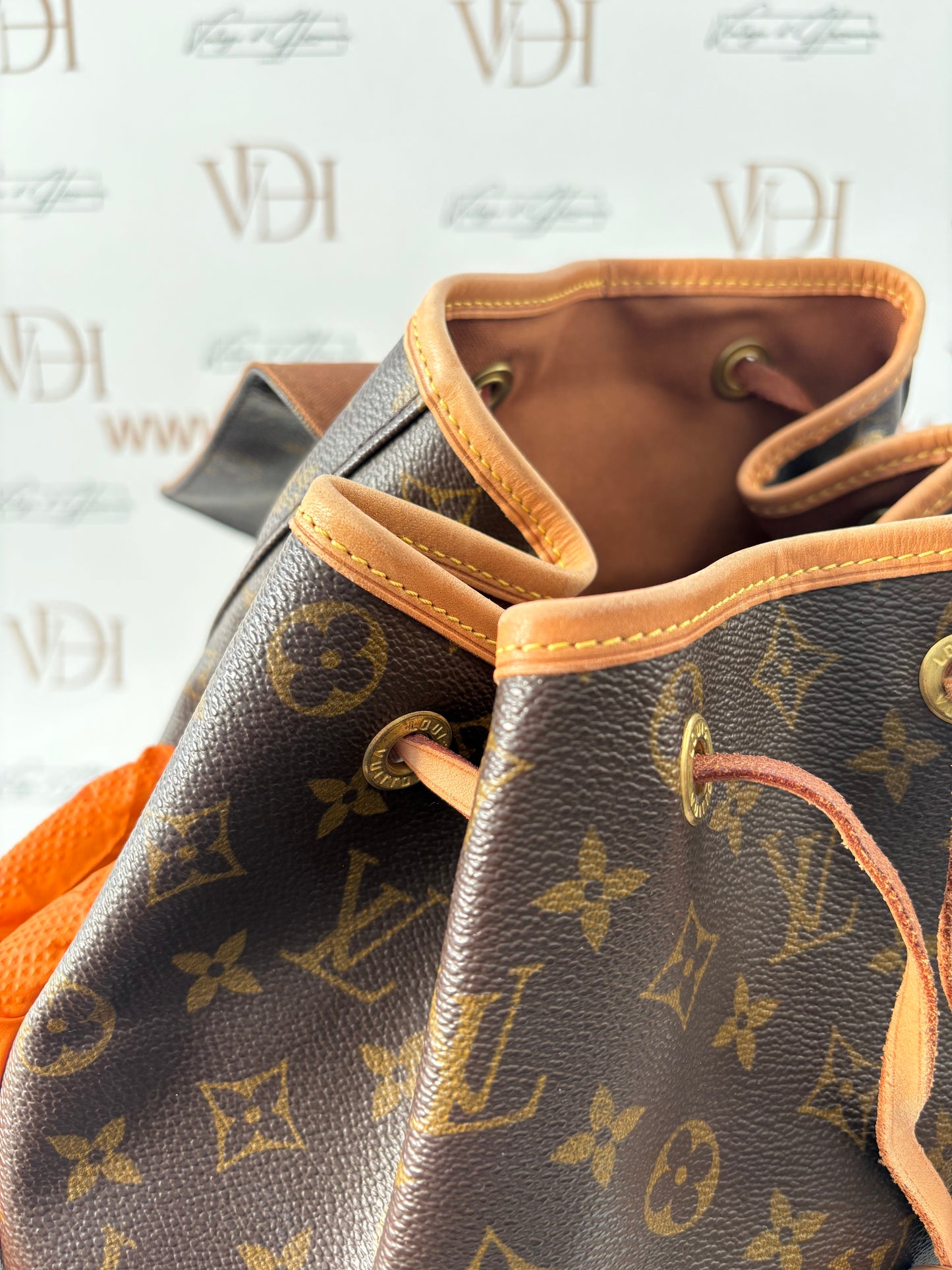 018842 - Louis Vuitton Montsouris GM