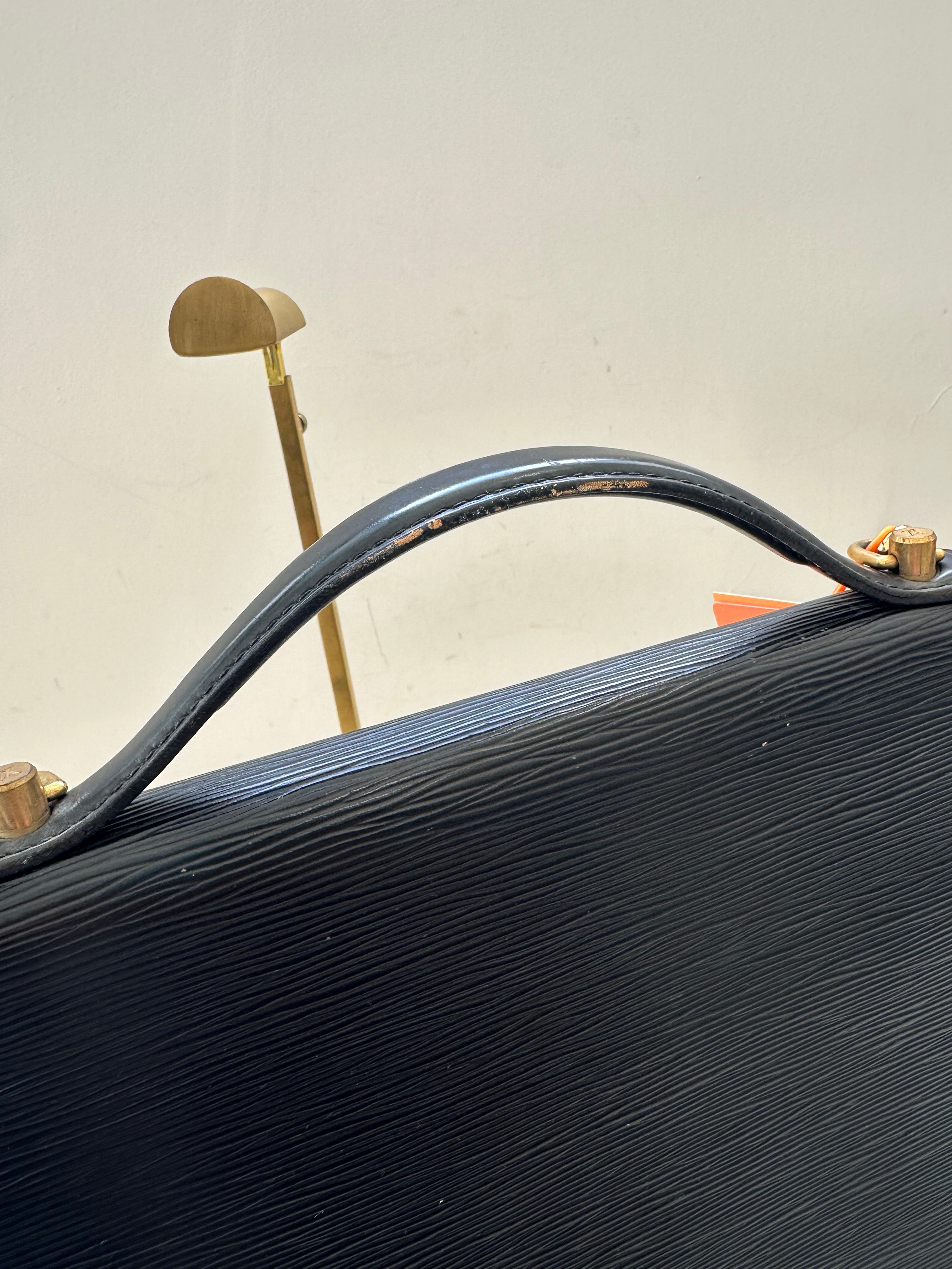 Louis Vuitton Epi Porte Documents Bandouliere