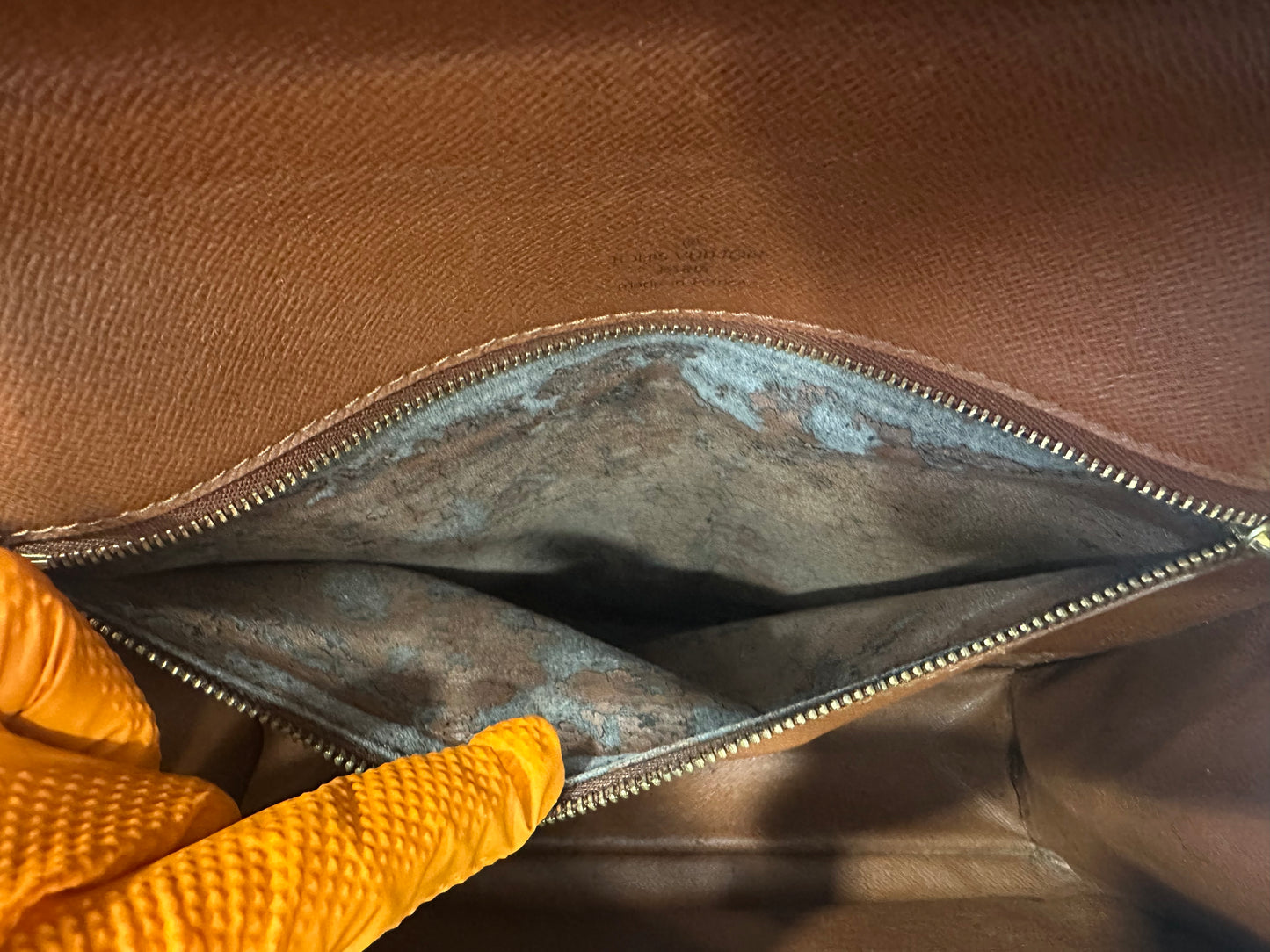 016949 - Louis Vuitton Monceau 28