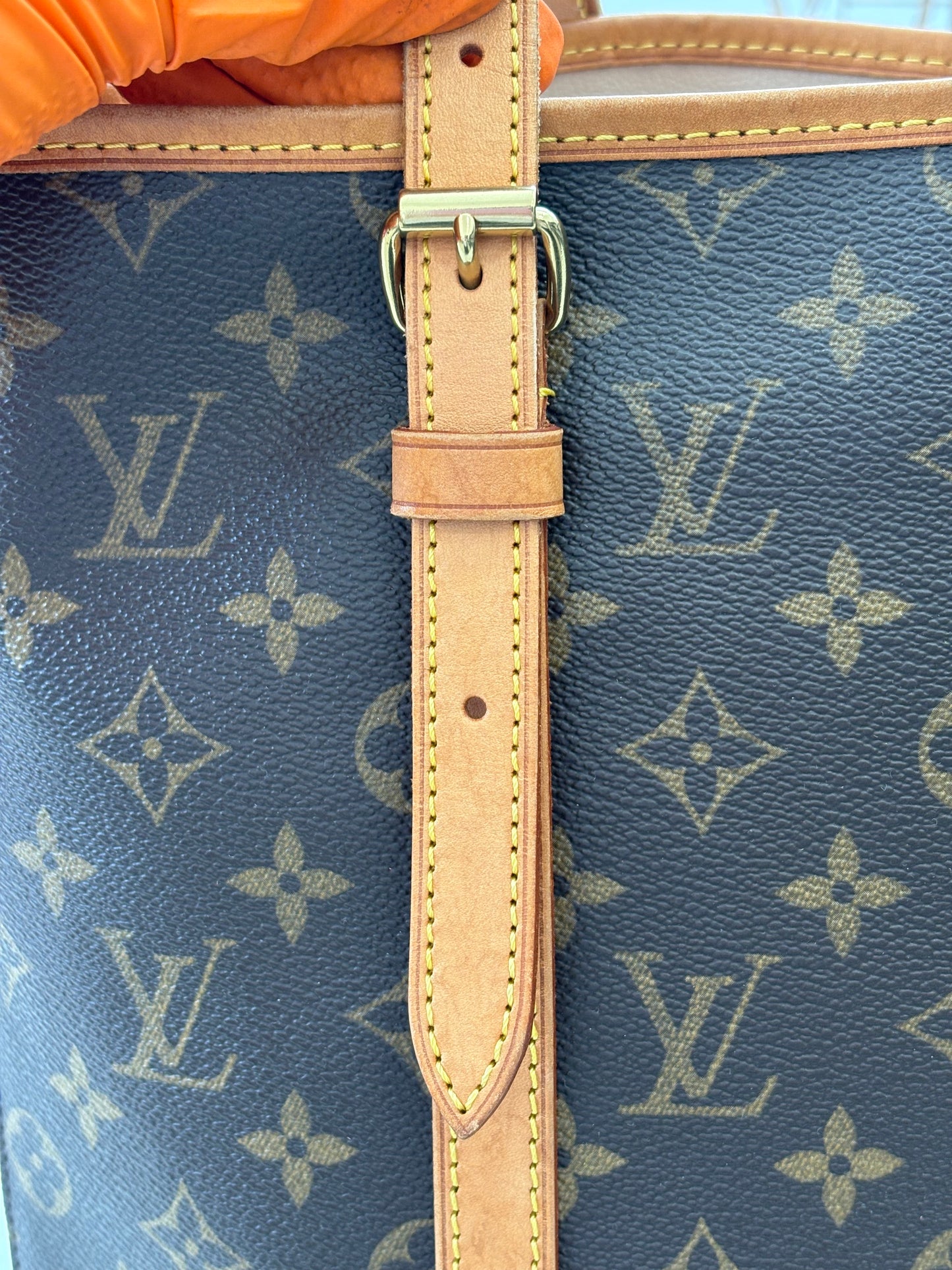 018096 - Louis Vuitton Bucket