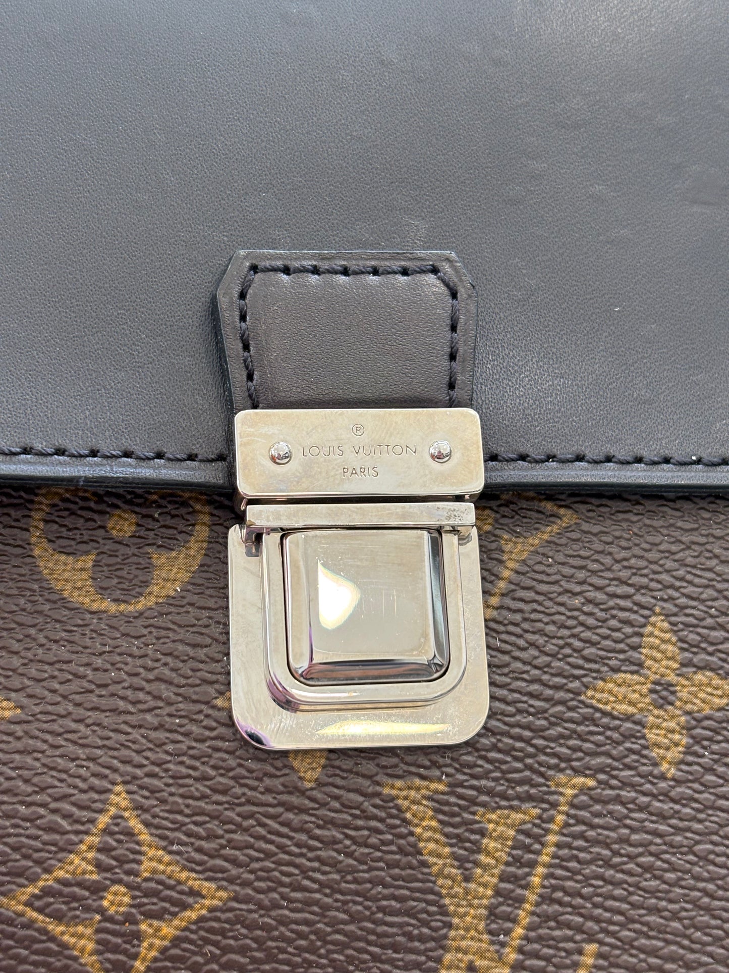 017153 - Louis Vuitton Macassar