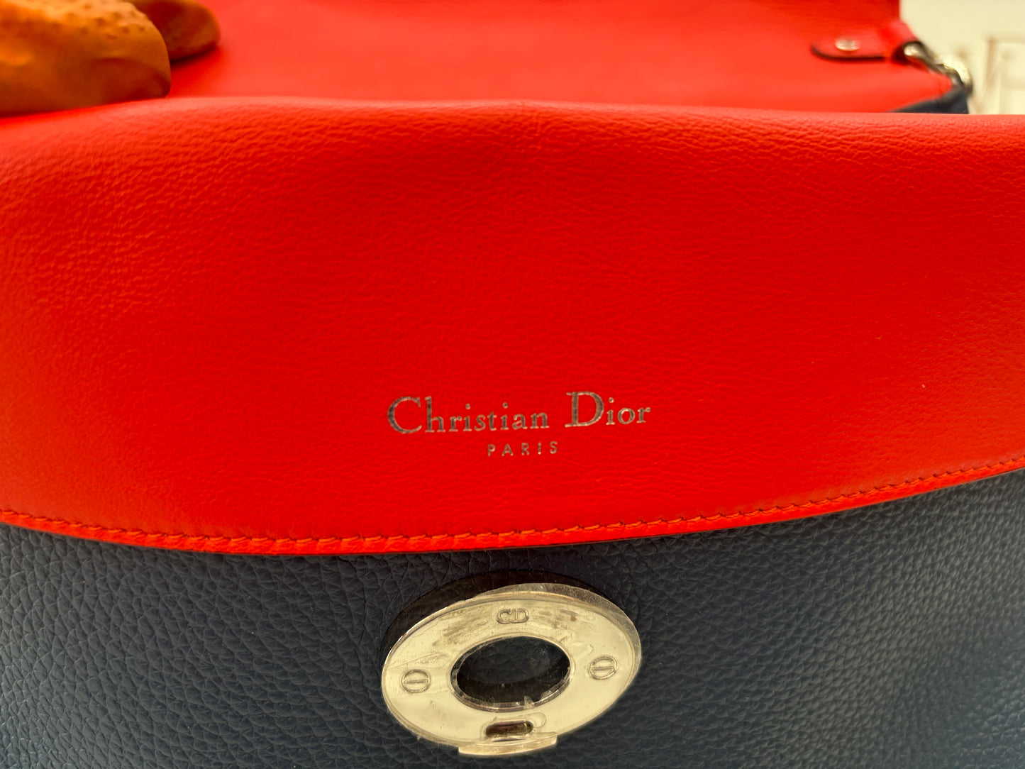 384219 - Dior Be Dior