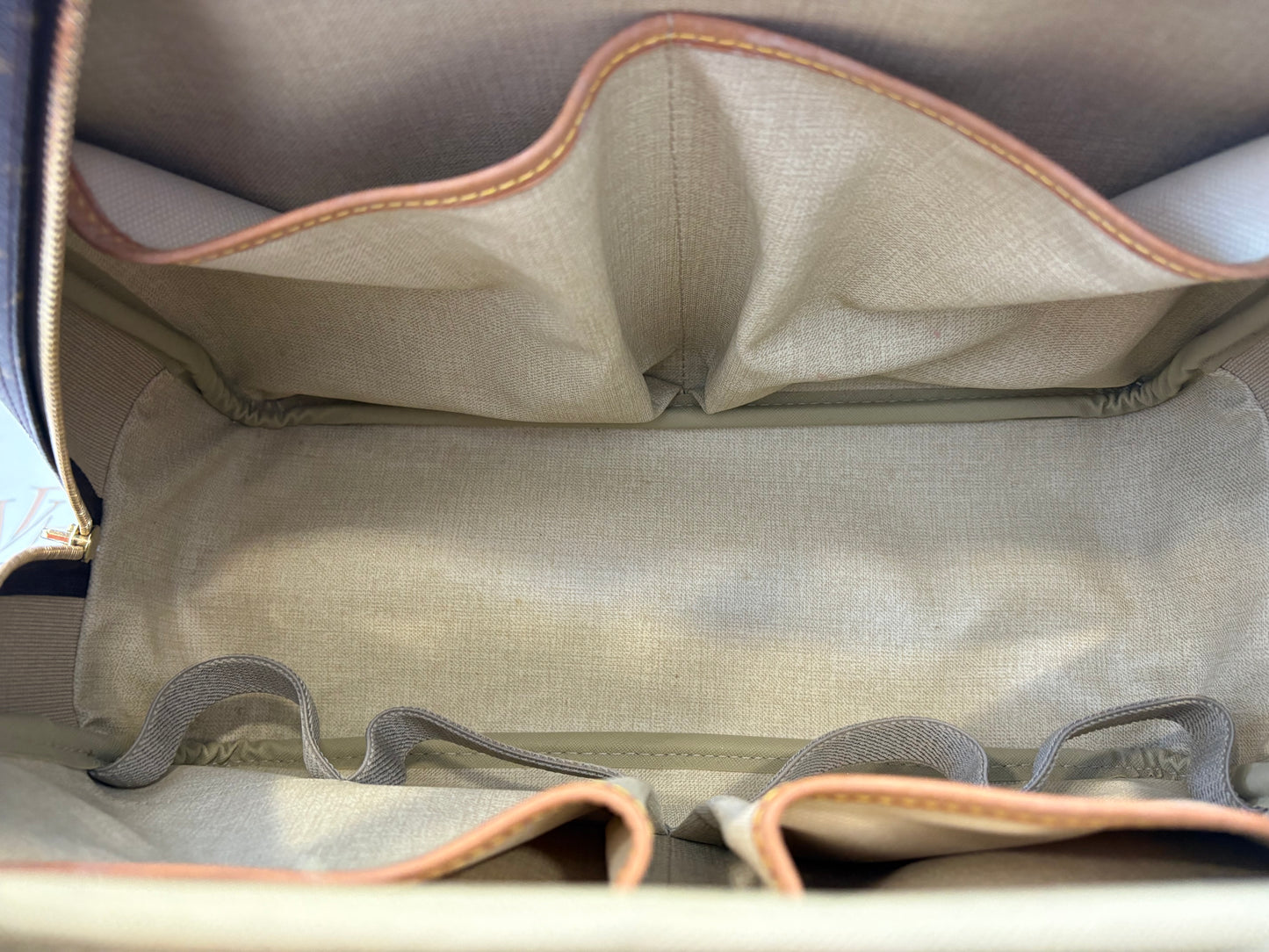 018950 - Louis Vuitton Deauville