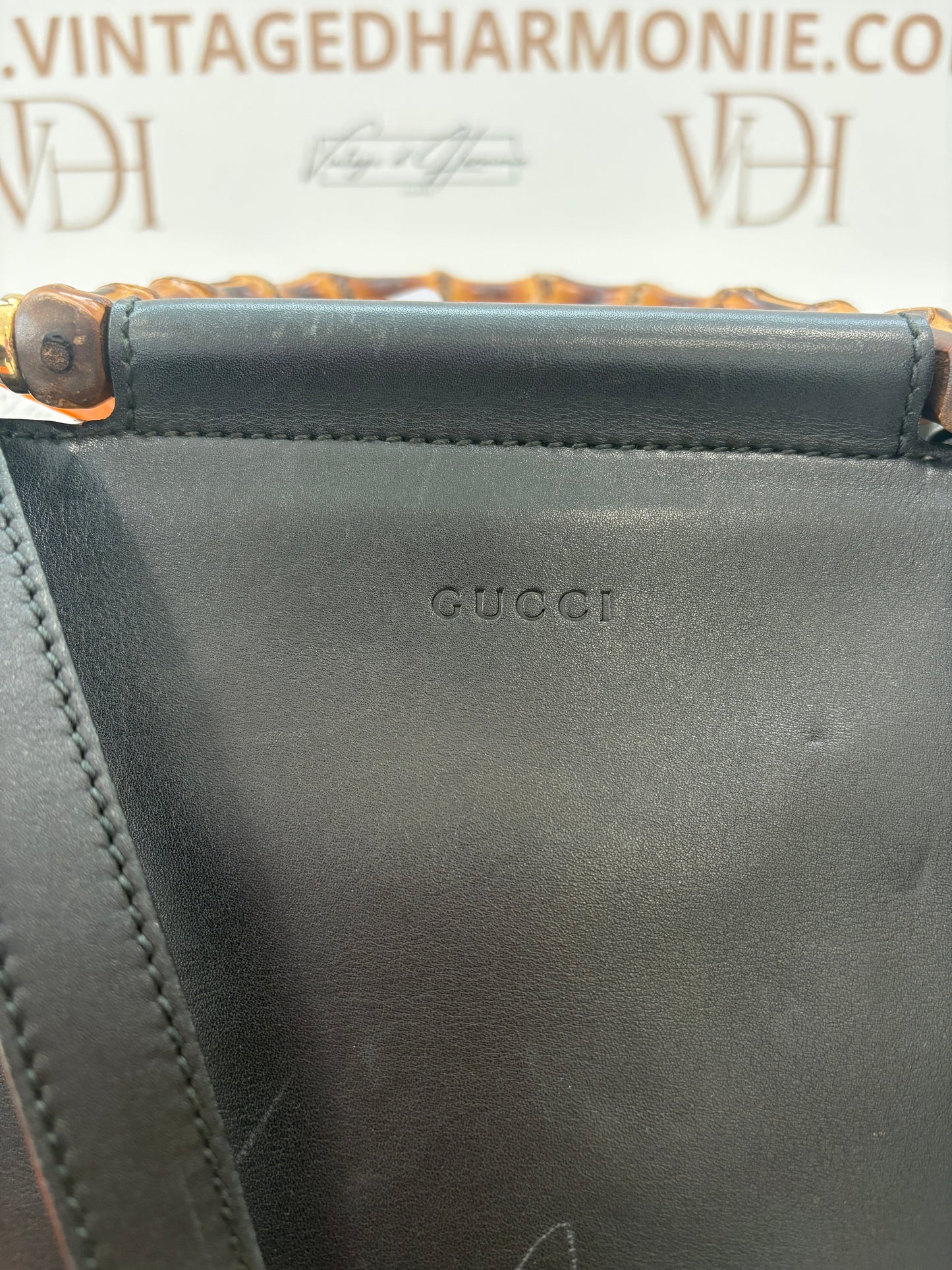 384270 - Gucci Nymphaea