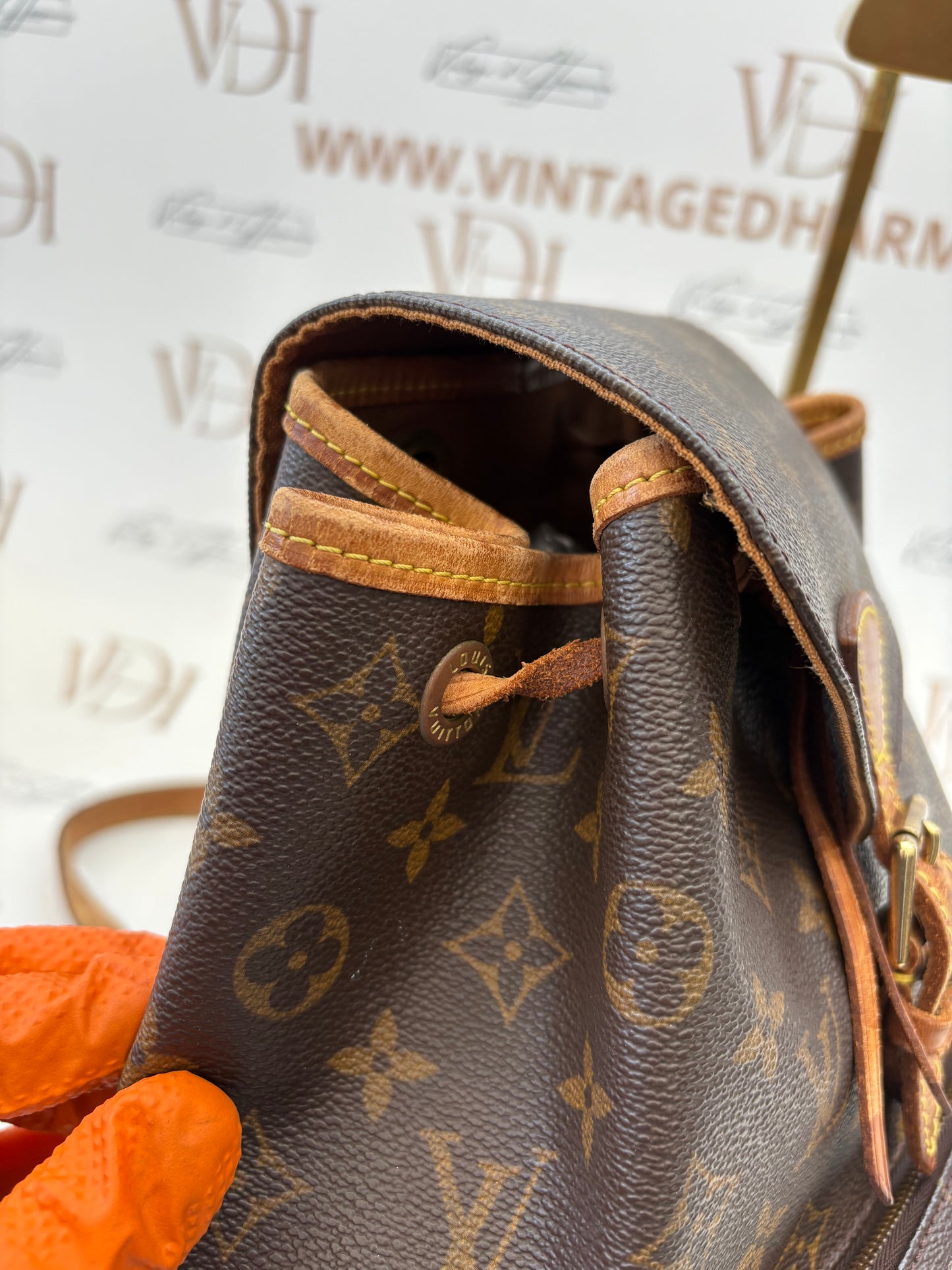 016951 - Louis Vuitton Montsouris MM
