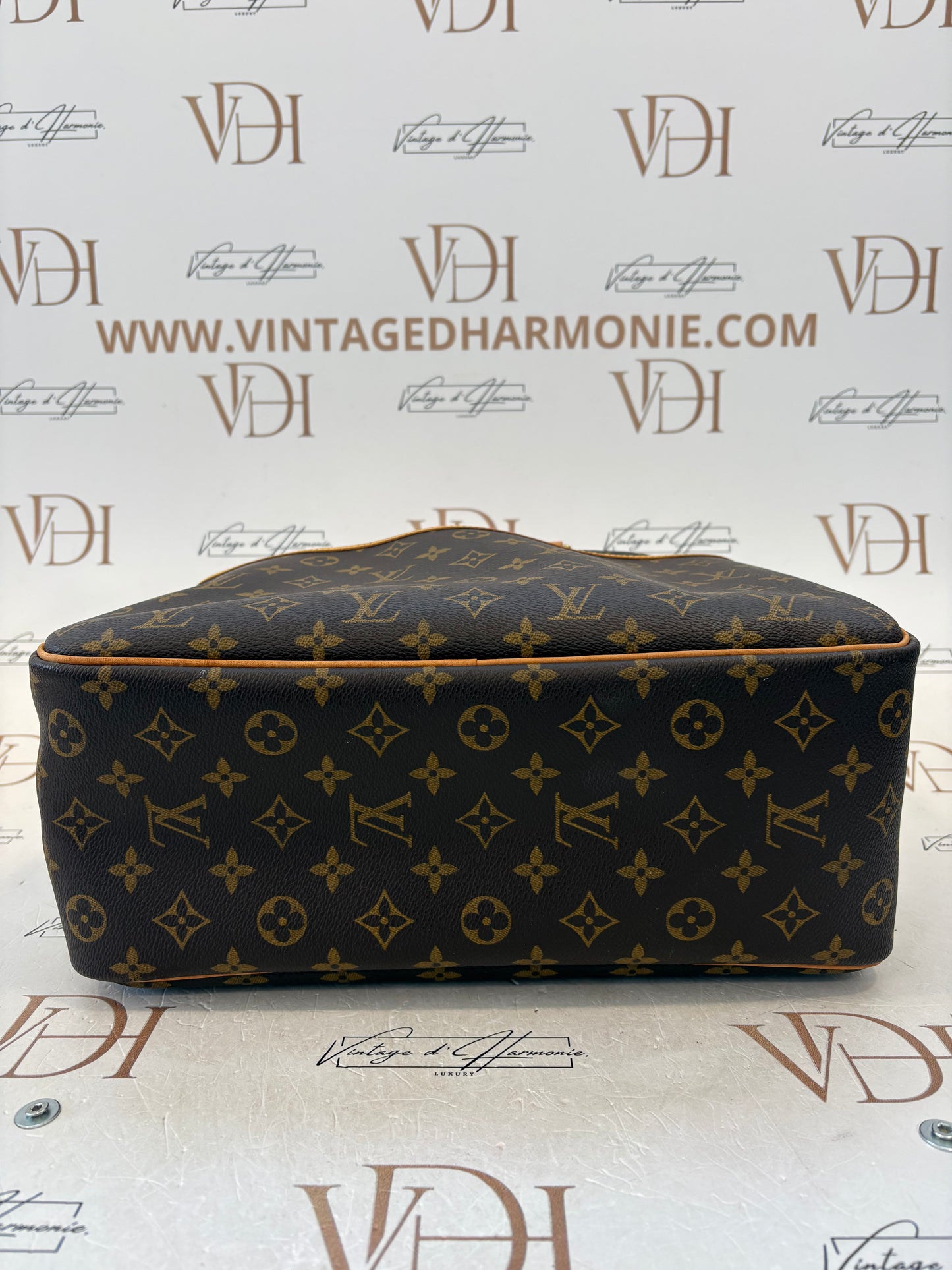 018950 - Louis Vuitton Deauville