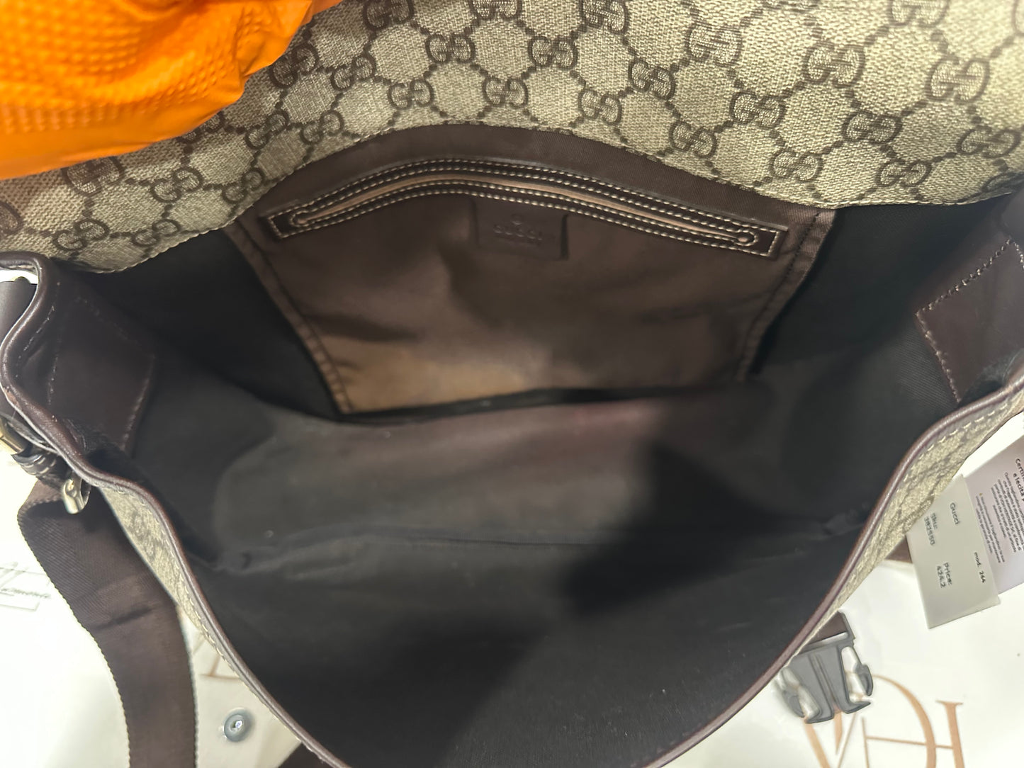 382550 - Gucci Messenger