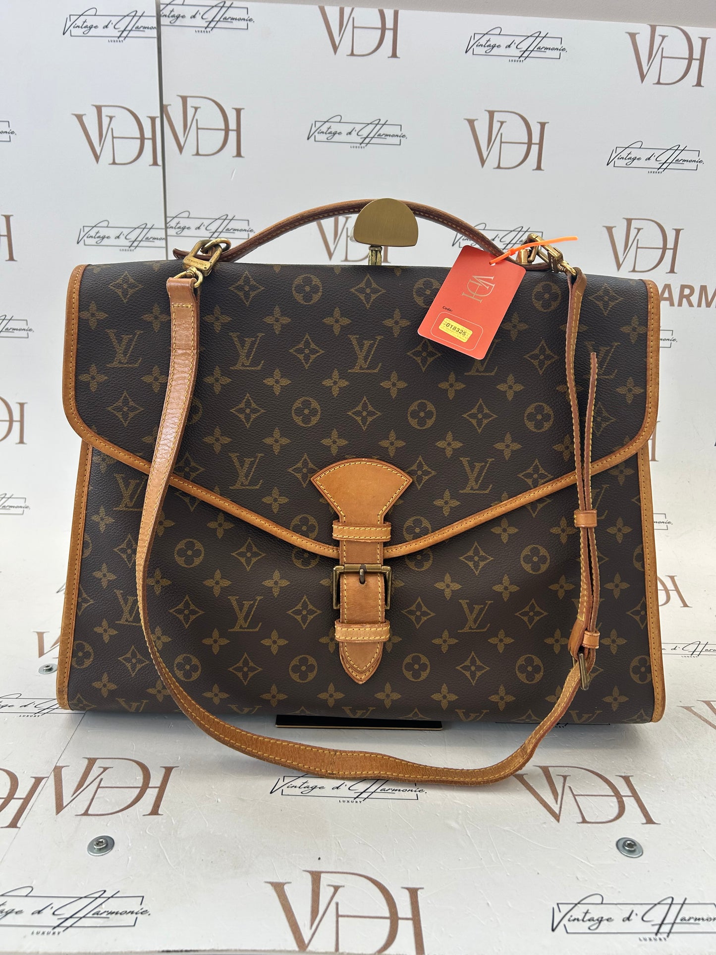 018325 - Louis Vuitton Beverly