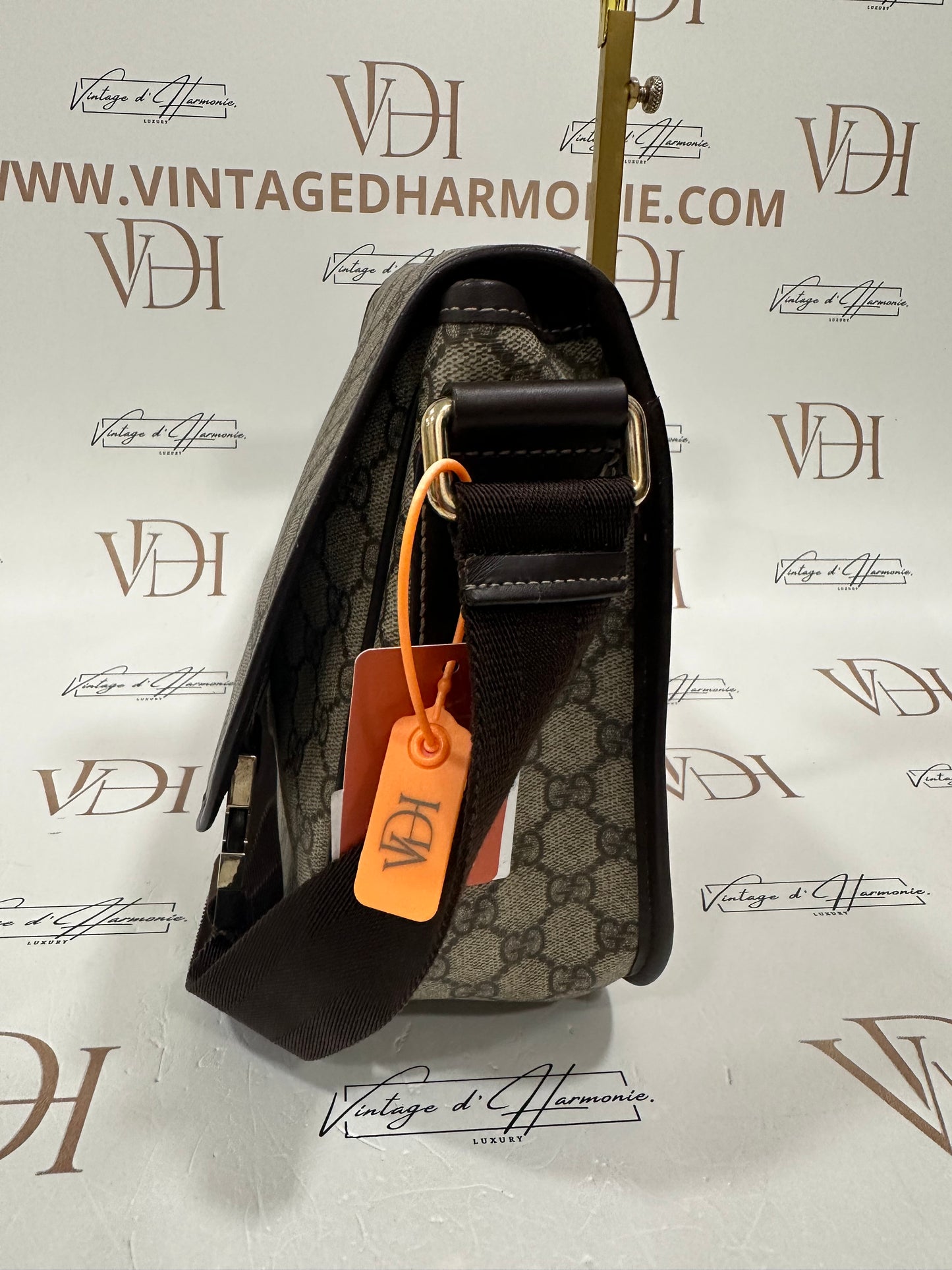 382550 - Gucci Messenger