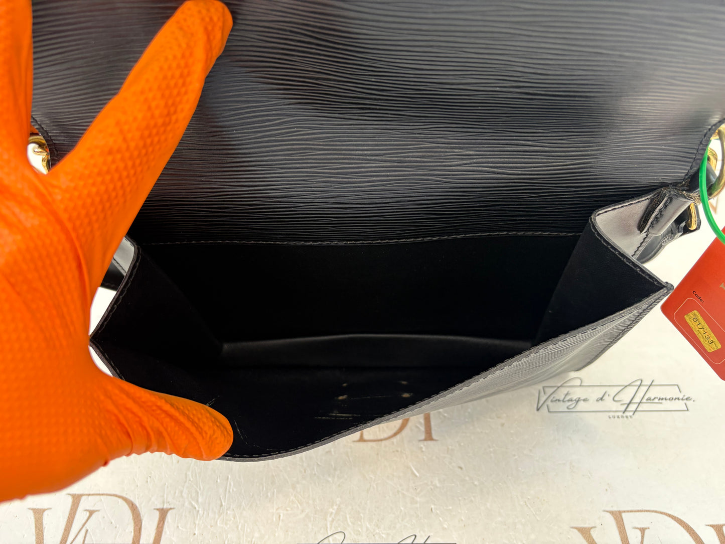 017133 - Louis Vuitton Epi Biface