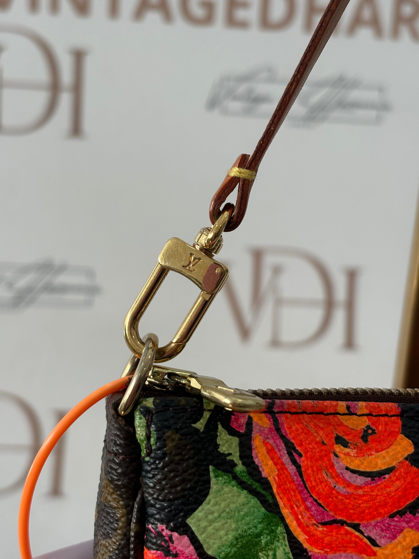 383896 - Louis Vuitton Pochette Accessoires