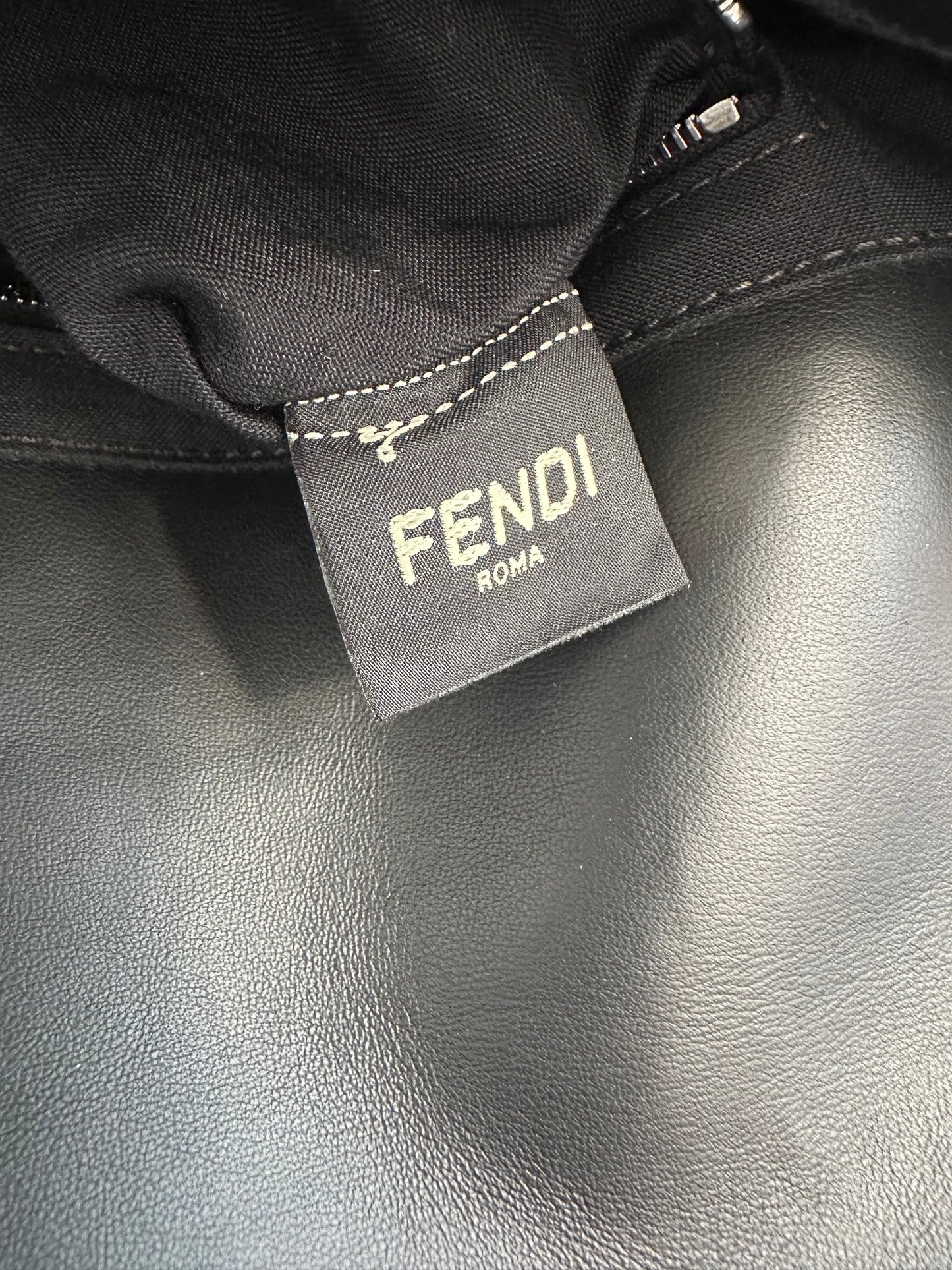 382668 - Fendi Baguette