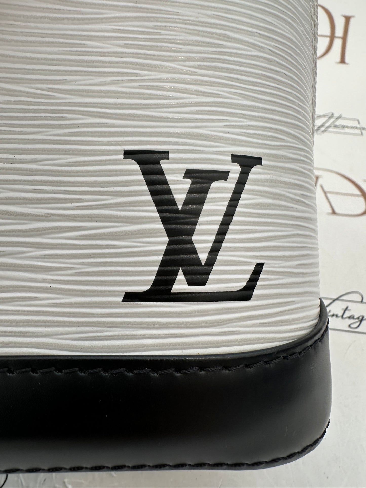 017807 - Louis Vuitton Alma BB Epi White
