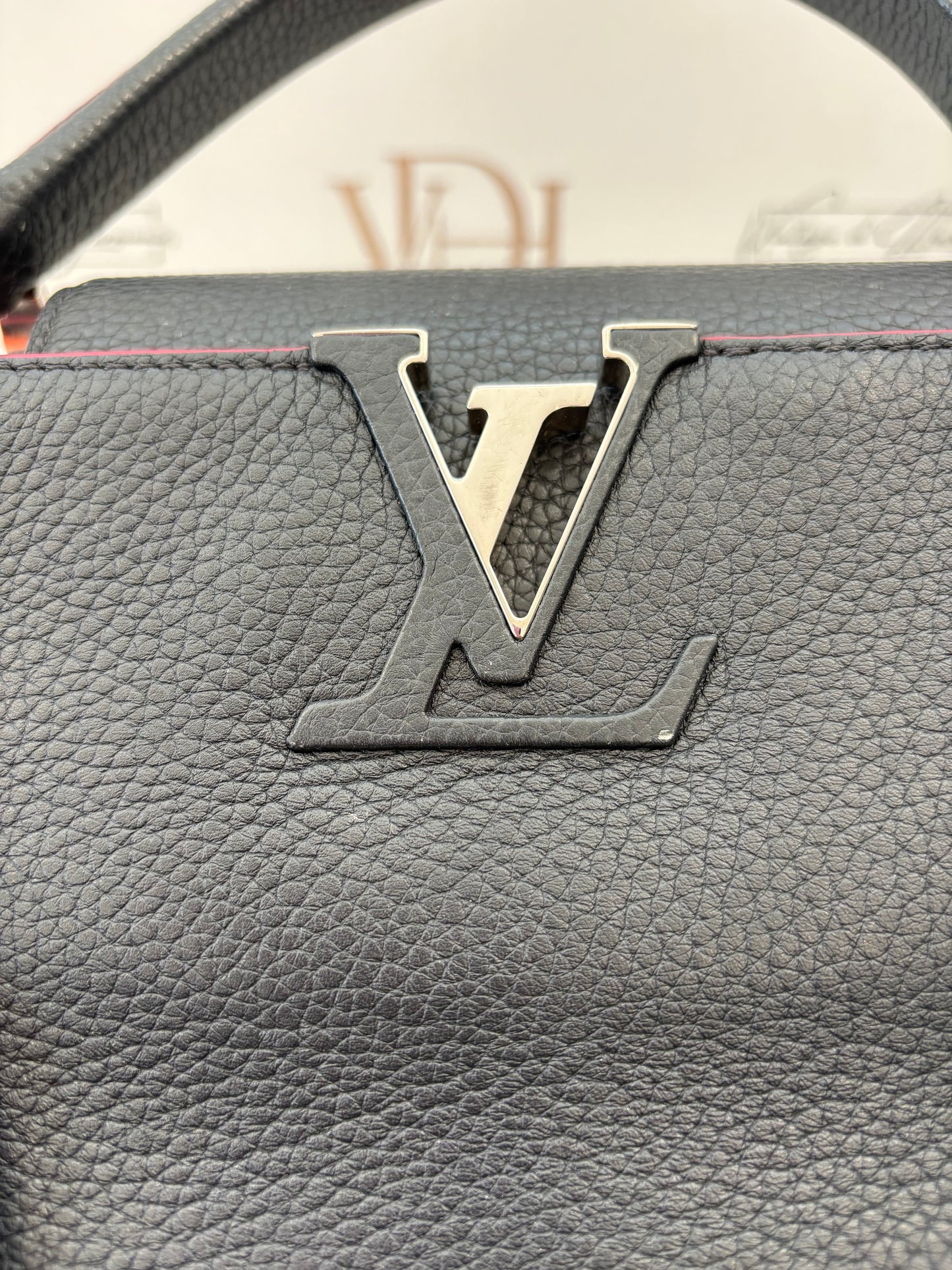 383111 - Louis Vuitton Capucines